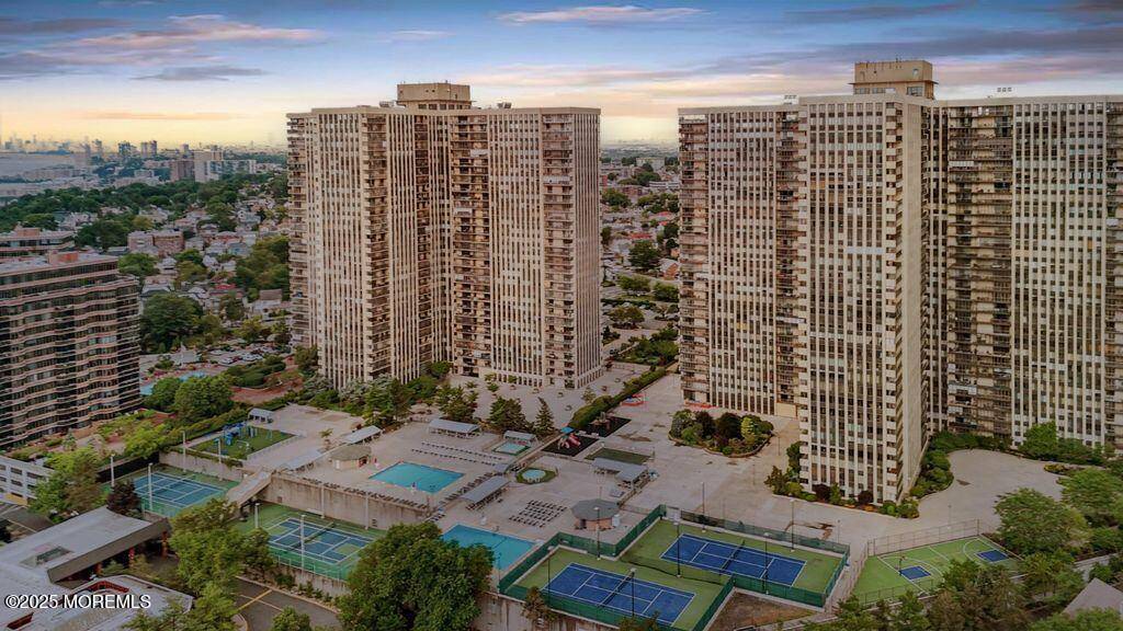 Cliffside Park, NJ 07010,200 Winston Drive #2921