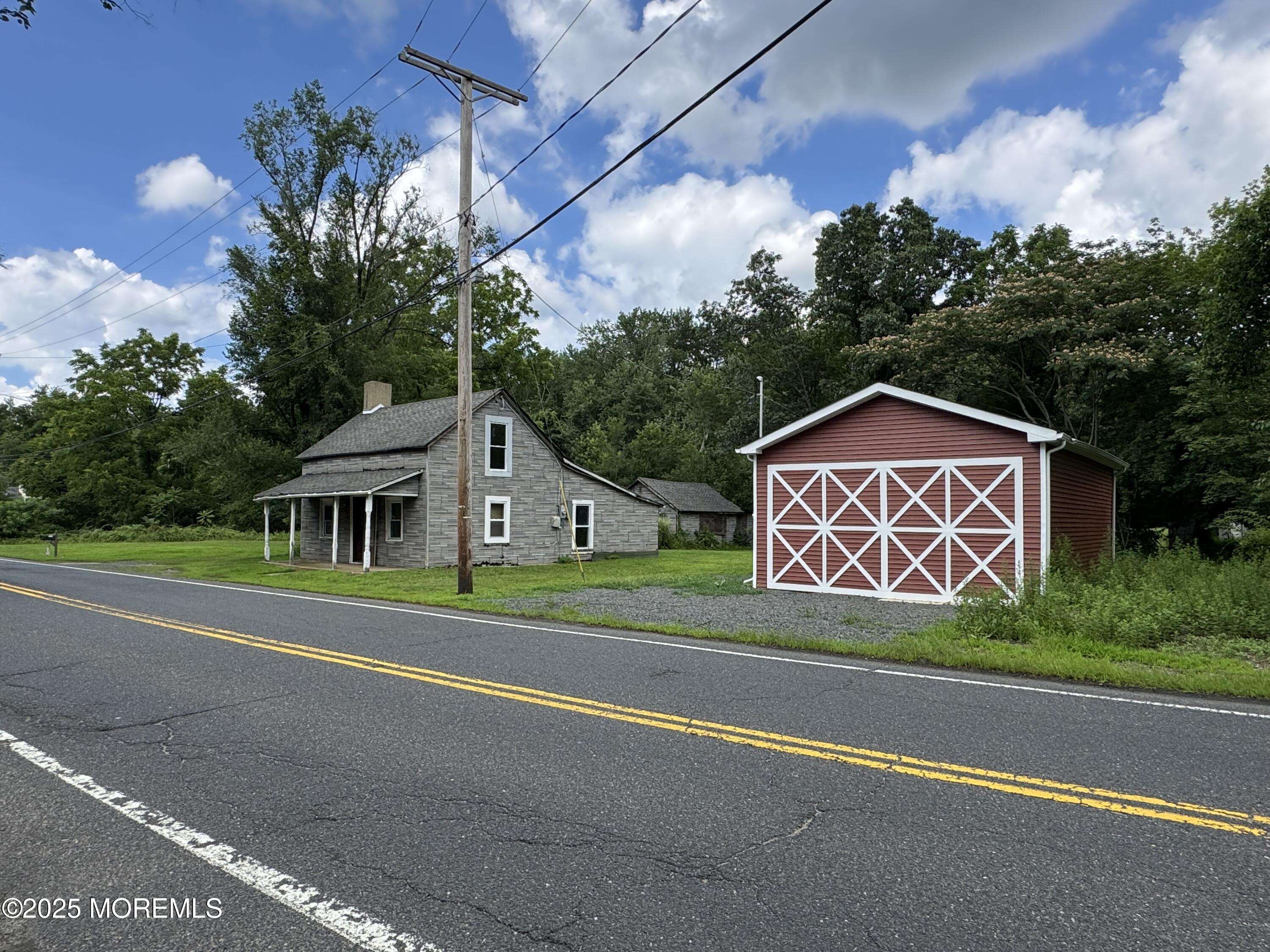 Millstone, NJ 08510,460 Stagecoach Road
