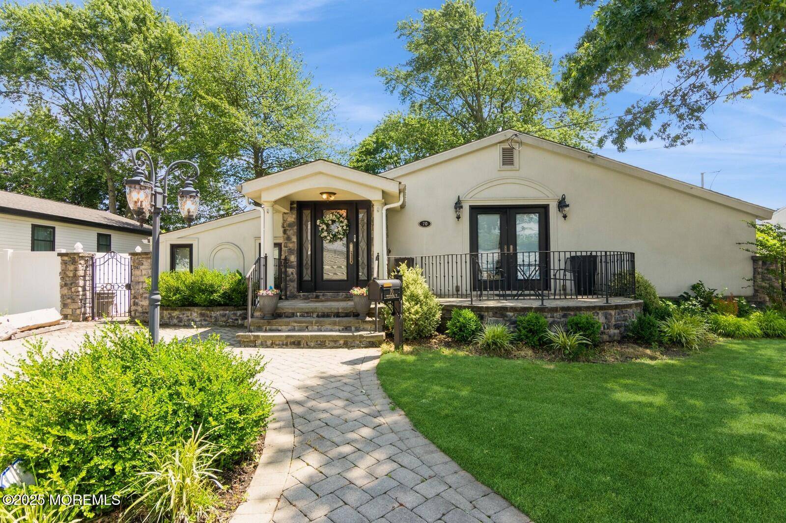 Keyport, NJ 07735,70 Woodshore W