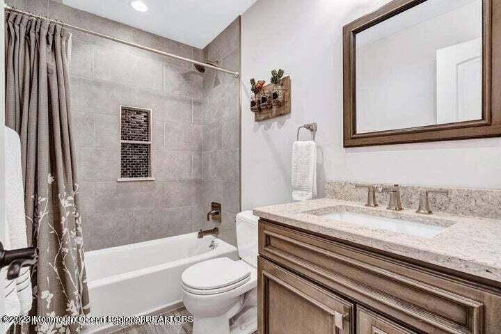 Oakhurst, NJ 07755,104 Orange Street