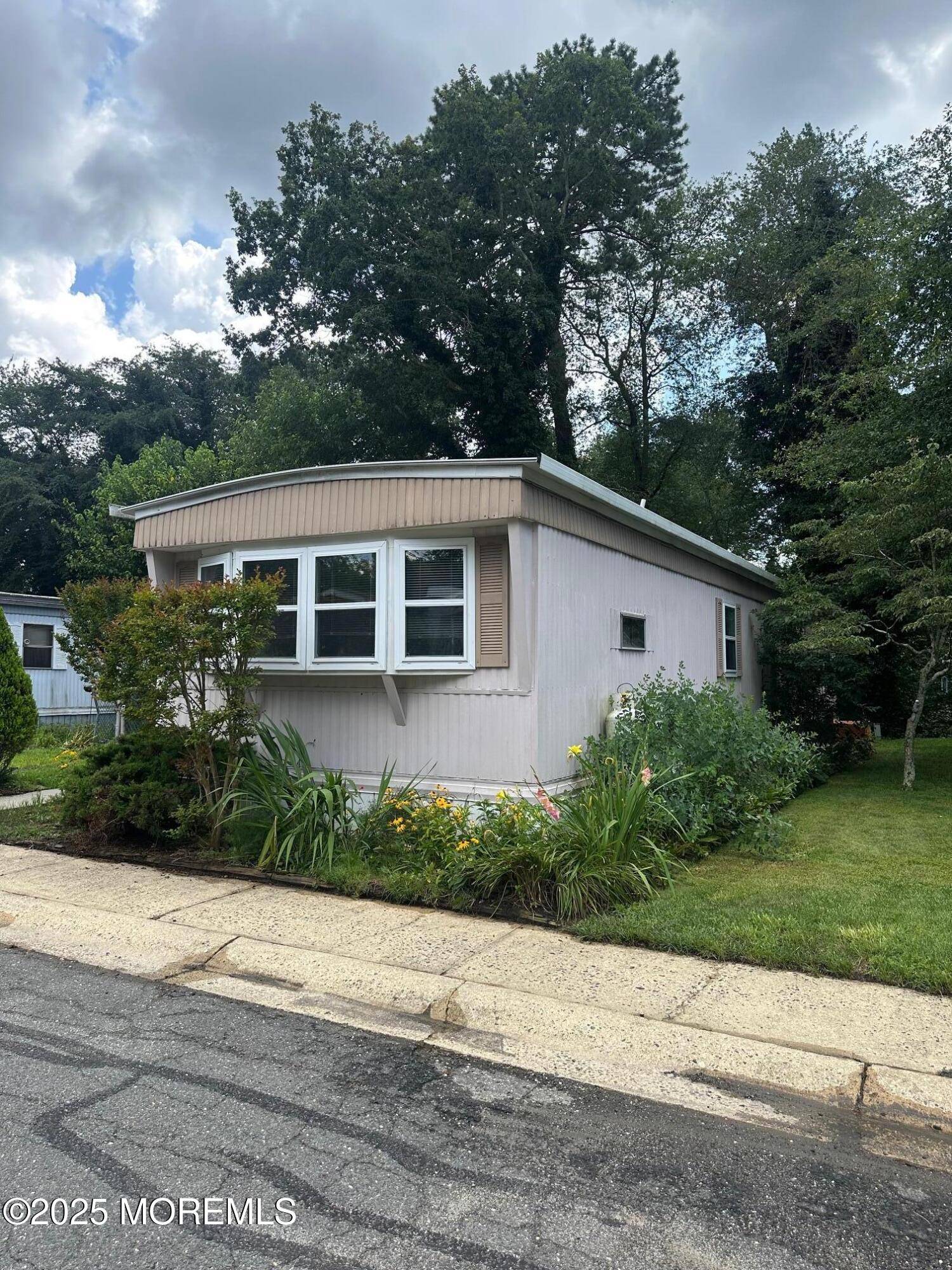 Howell, NJ 07731,7 Eisenhower Street