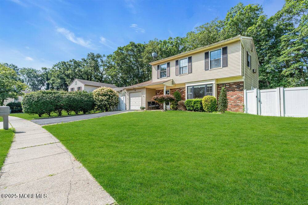 Howell, NJ 07731,10 Flintlock Drive