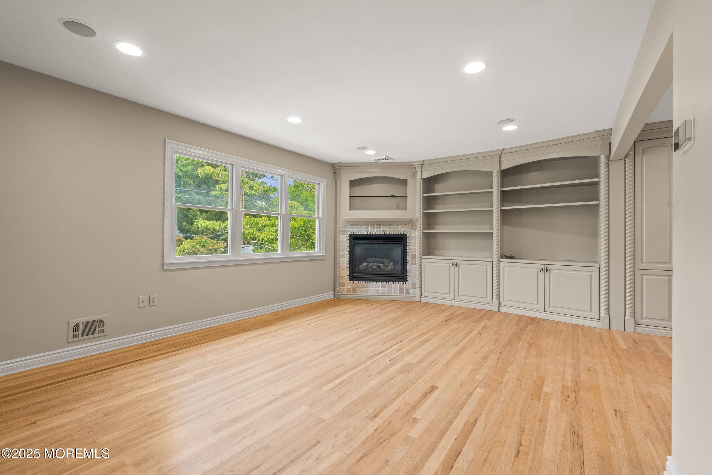 Oakhurst, NJ 07755,712 Carol Avenue