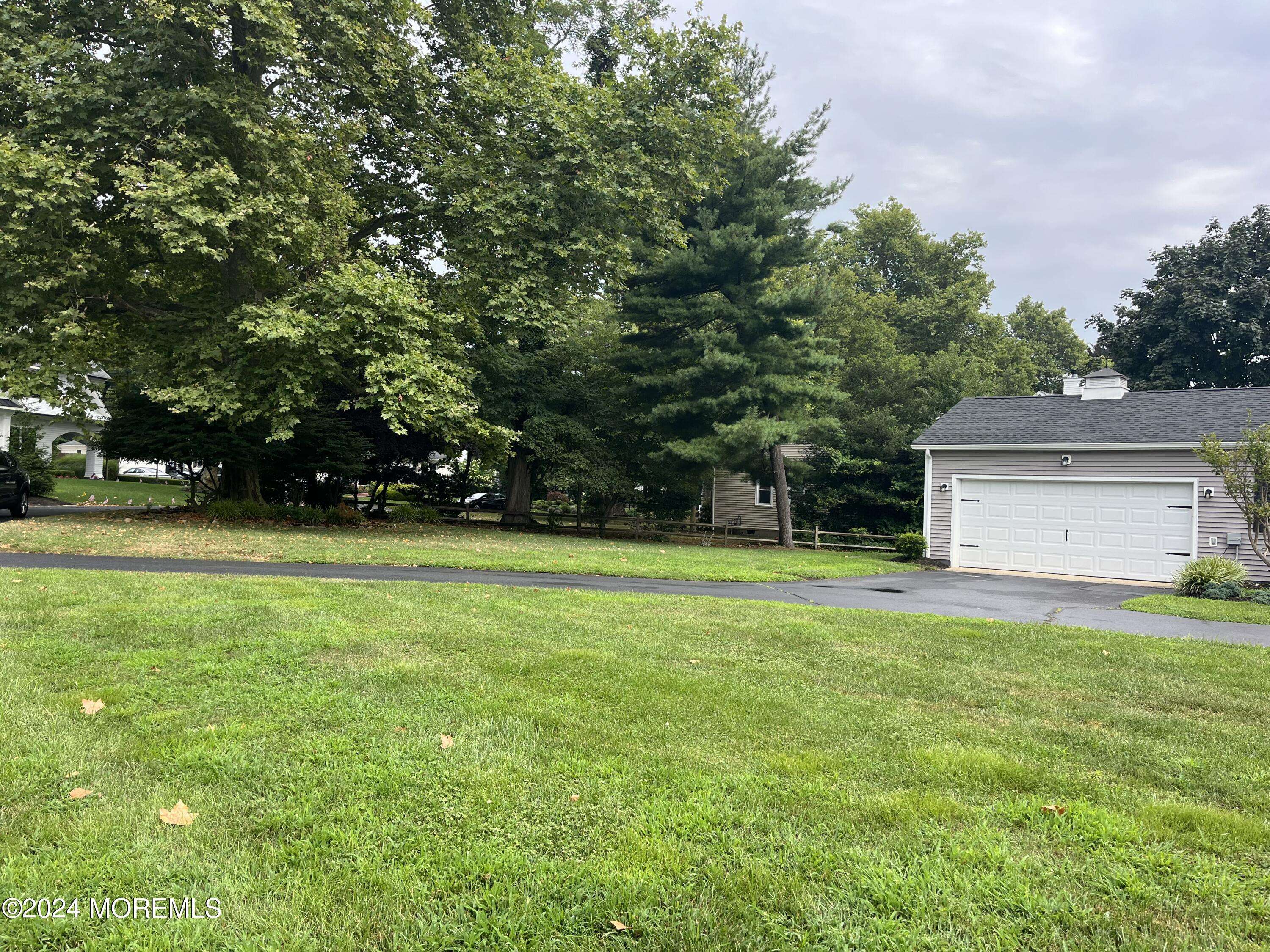 Rumson, NJ 07760,22 Robin Road