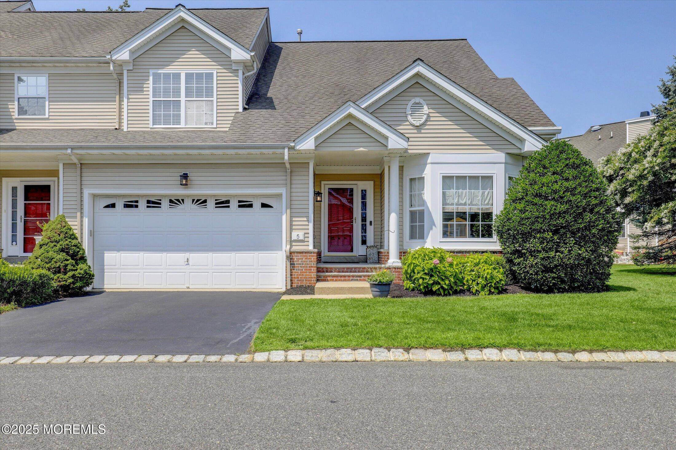Eatontown, NJ 07724,5 Waverly Court