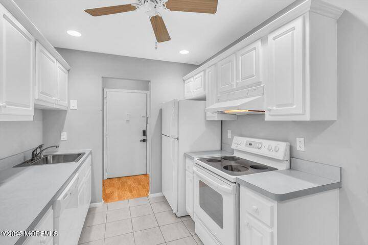 Manalapan, NJ 07726,25 Meadow Green Circle #J