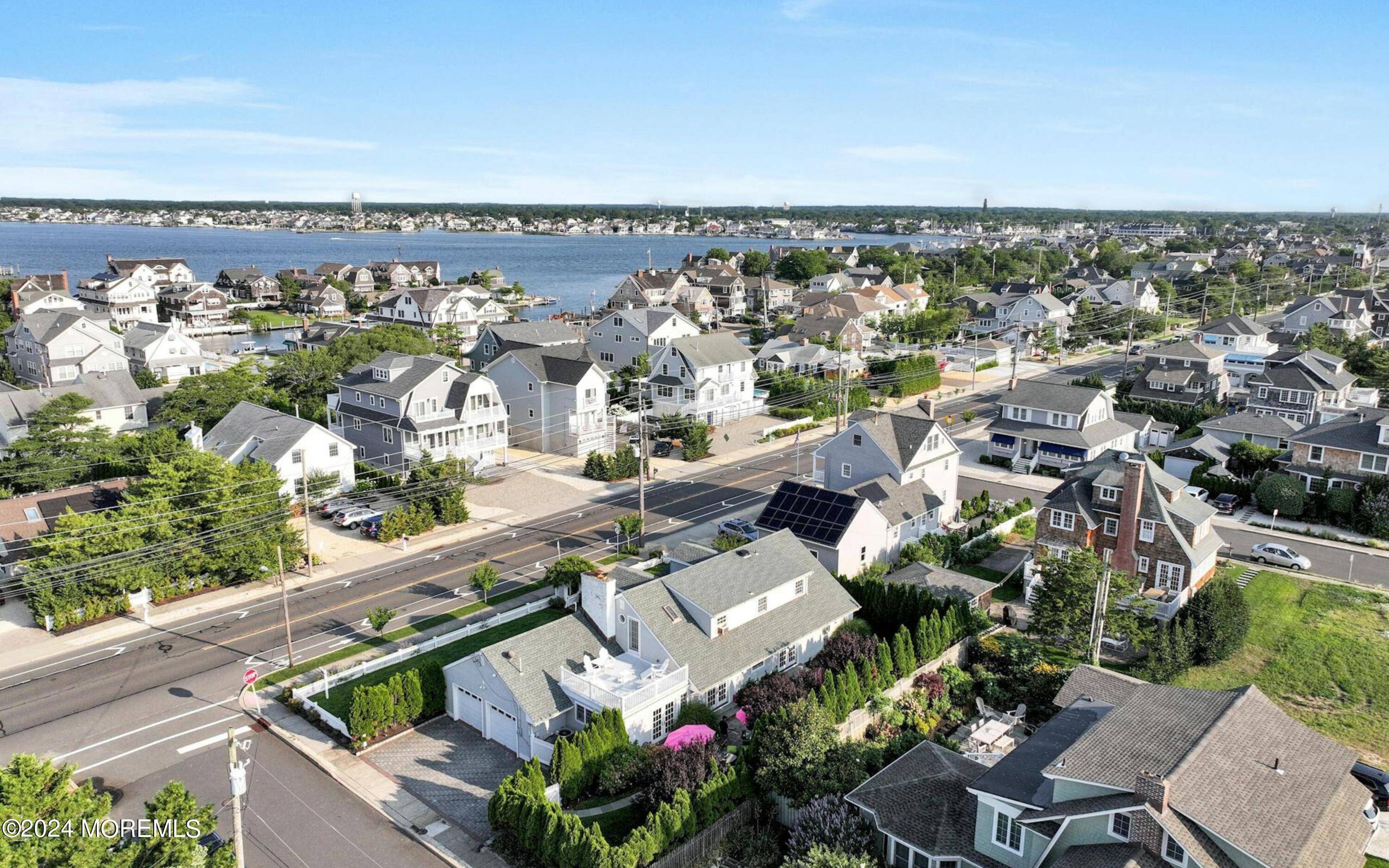 Mantoloking, NJ 08738,919 Ocean Avenue
