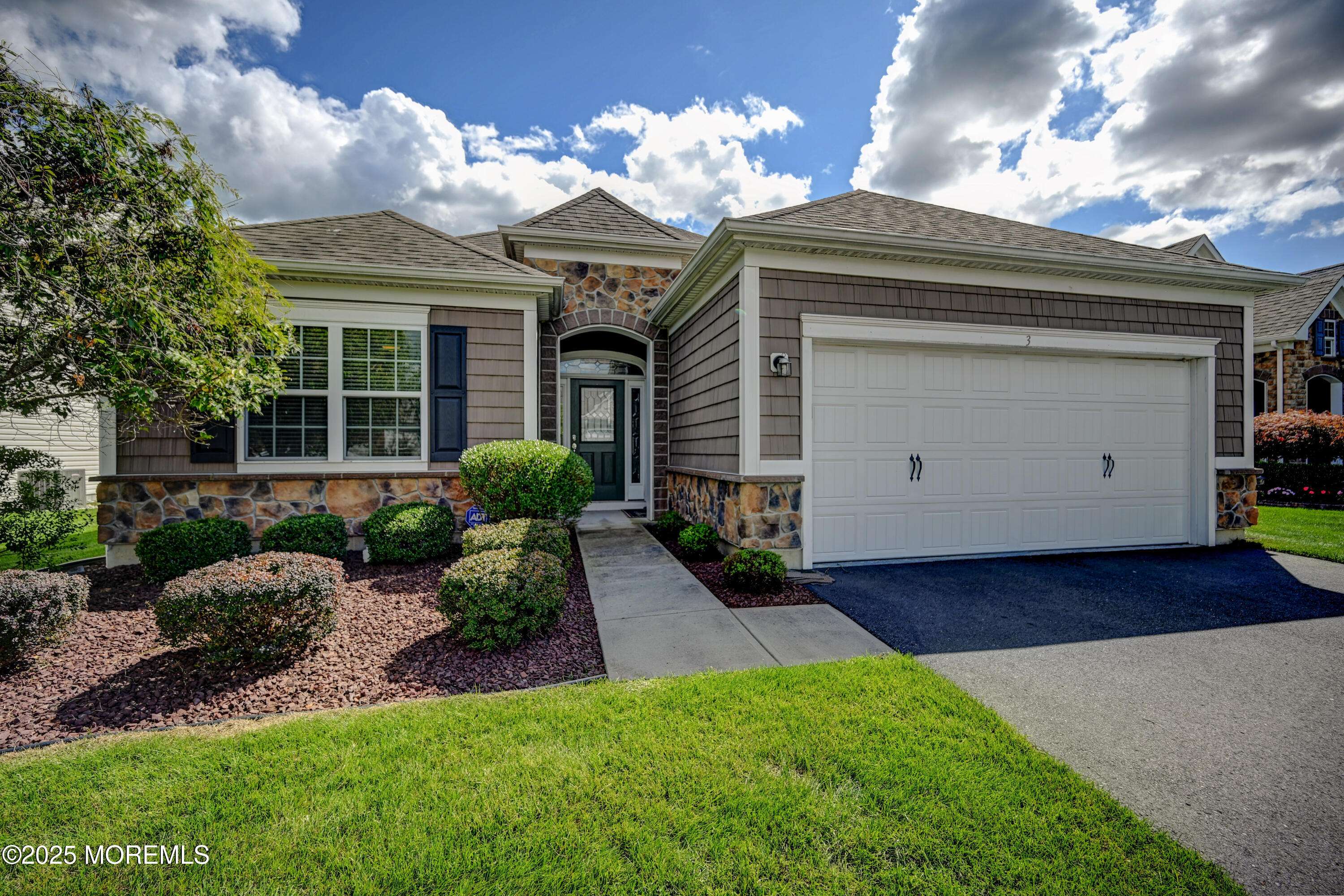 Farmingdale, NJ 07727,3 W Rossini Court