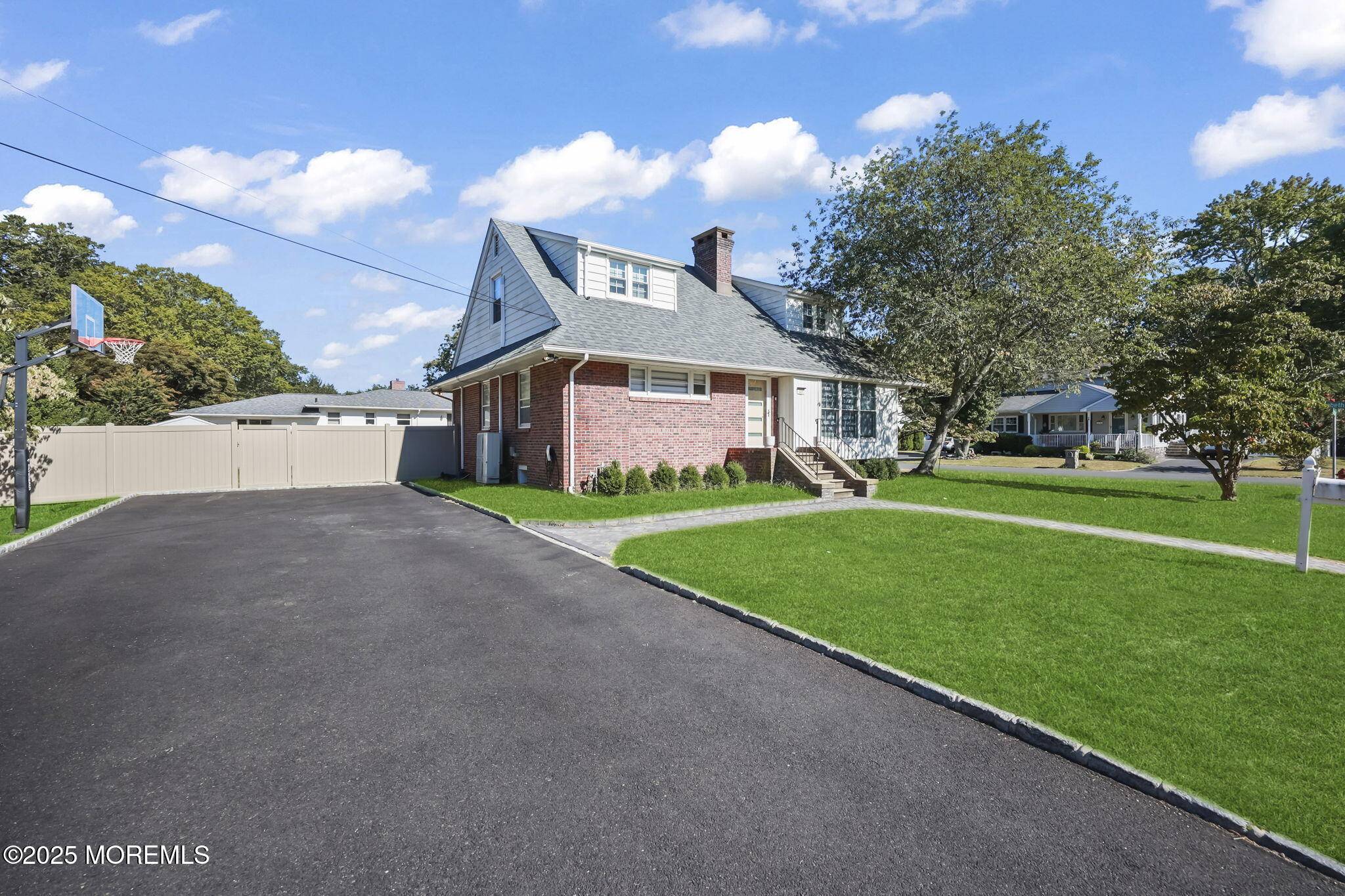 Oakhurst, NJ 07755,227 Chatham Avenue