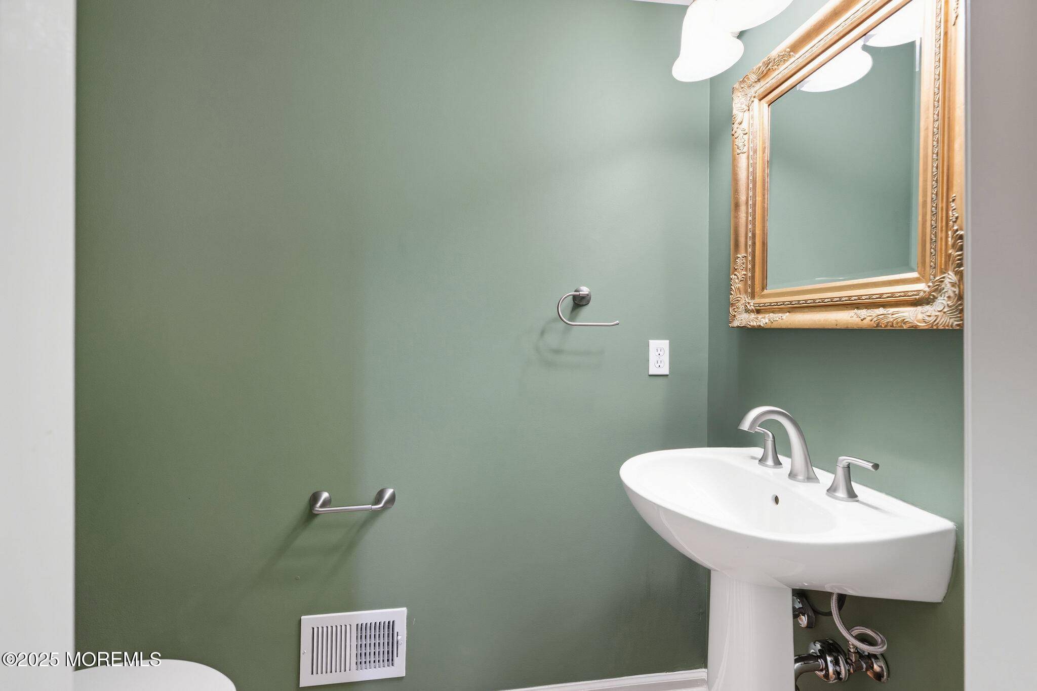 Matawan, NJ 07747,9 W Aspen Way