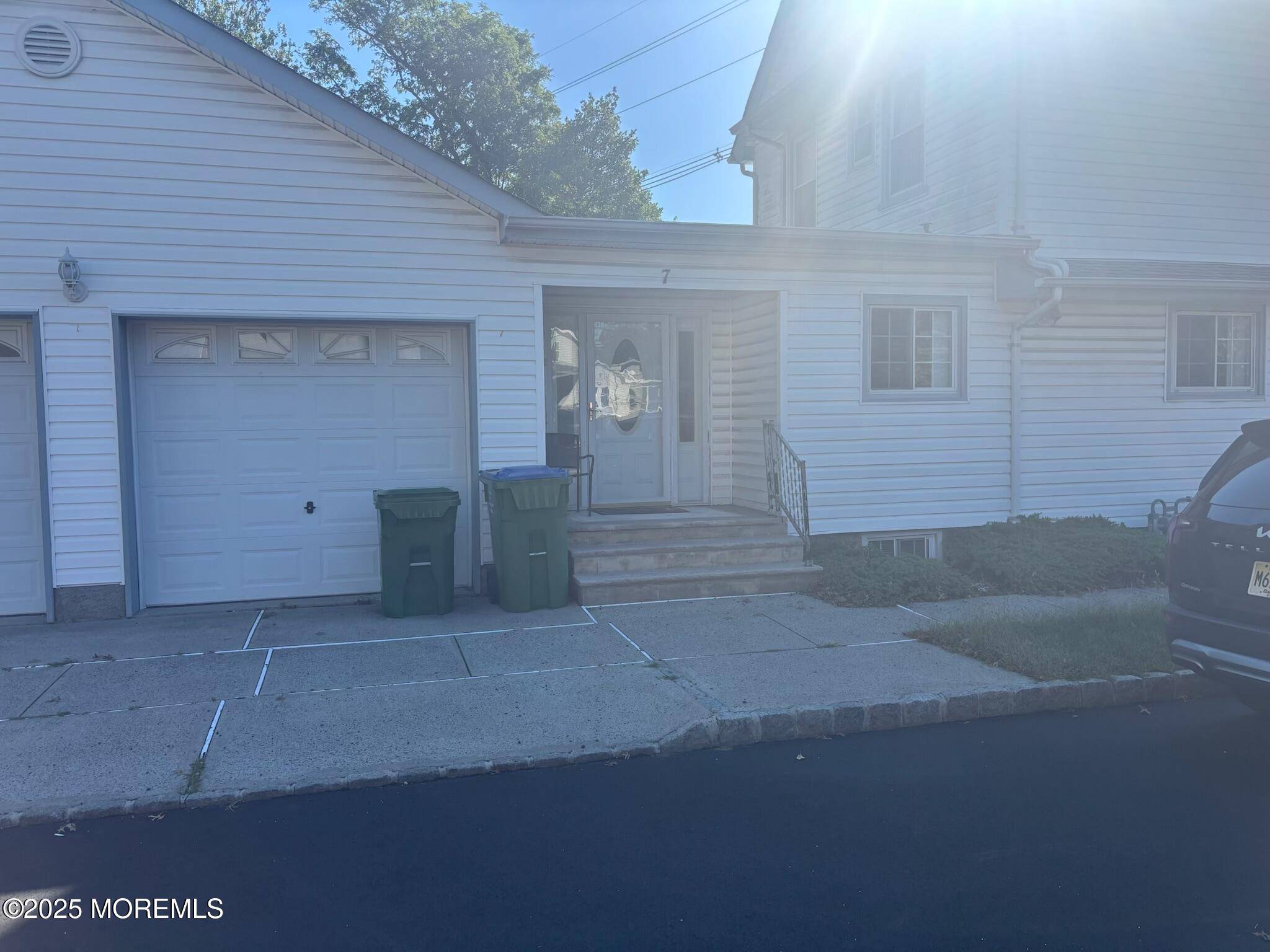 Edison, NJ 08817,7 Candy Court