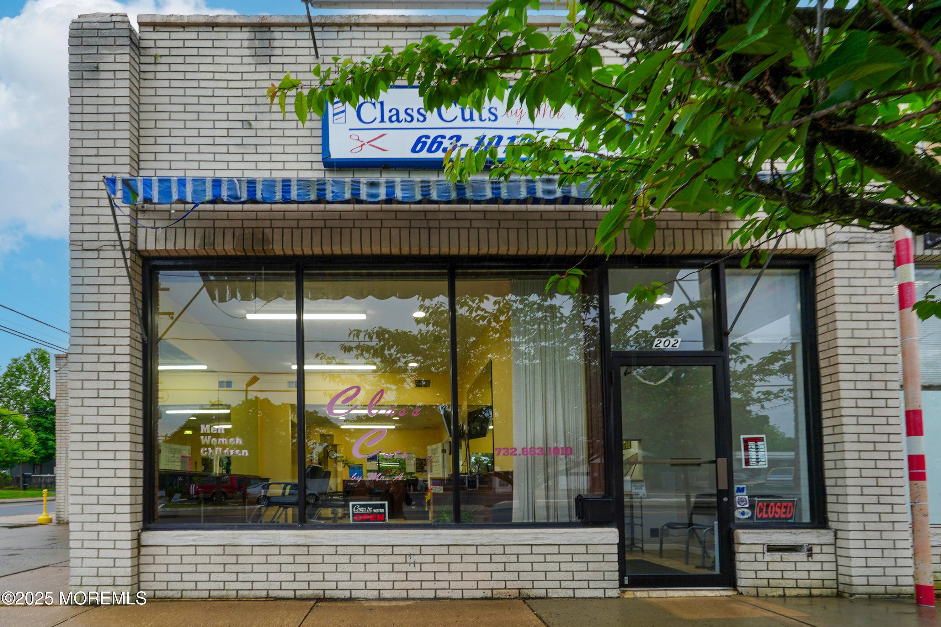 Oakhurst, NJ 07755,202 Monmouth Road