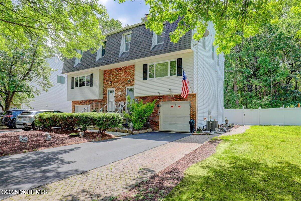 Manalapan, NJ 07726,21 Lone Star Lane