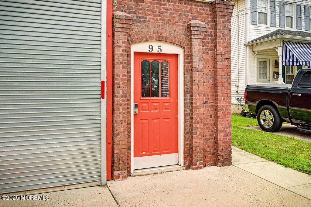 Keyport, NJ 07735,95 Broadway