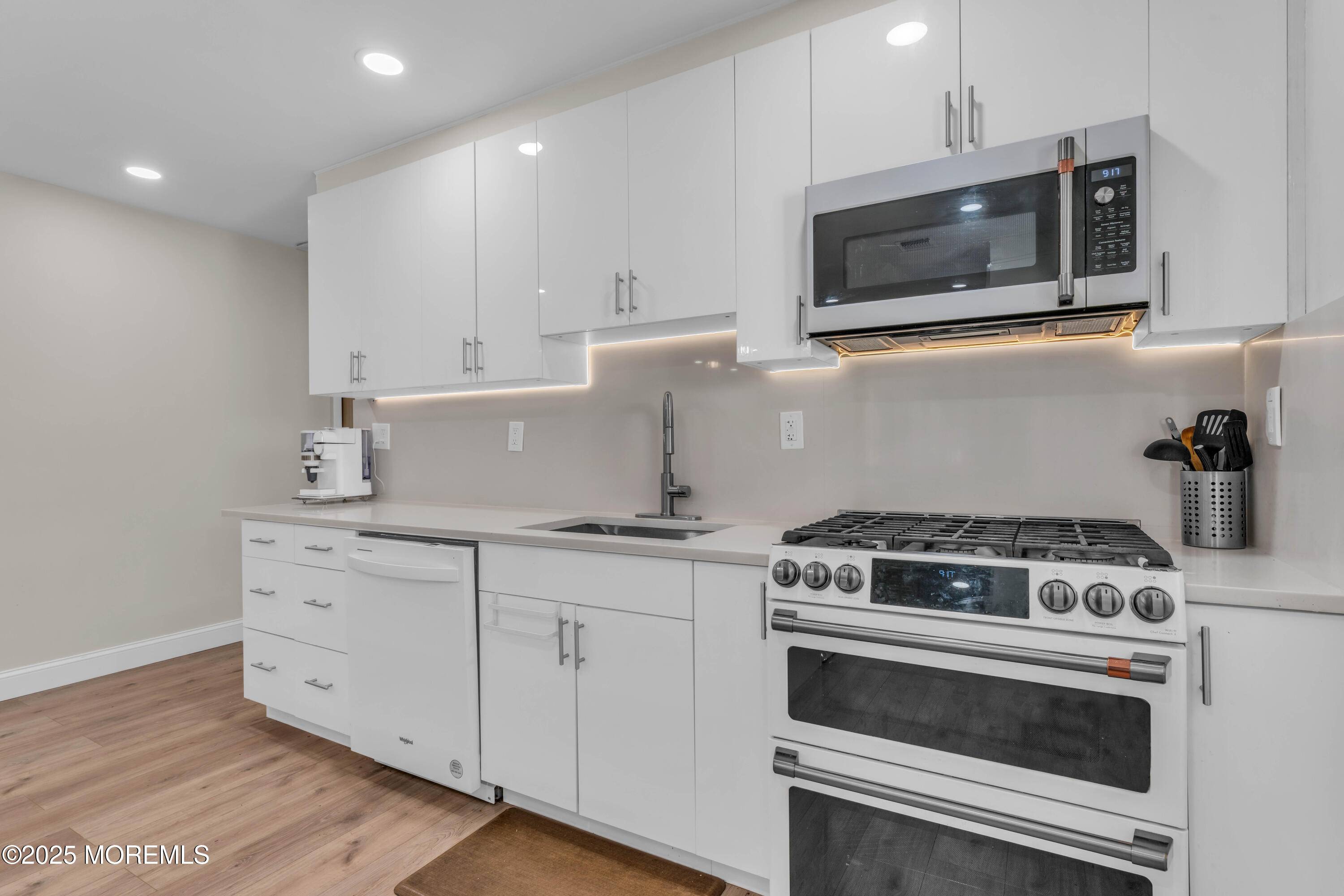 Kenilworth, NJ 07033,657 Summit Avenue