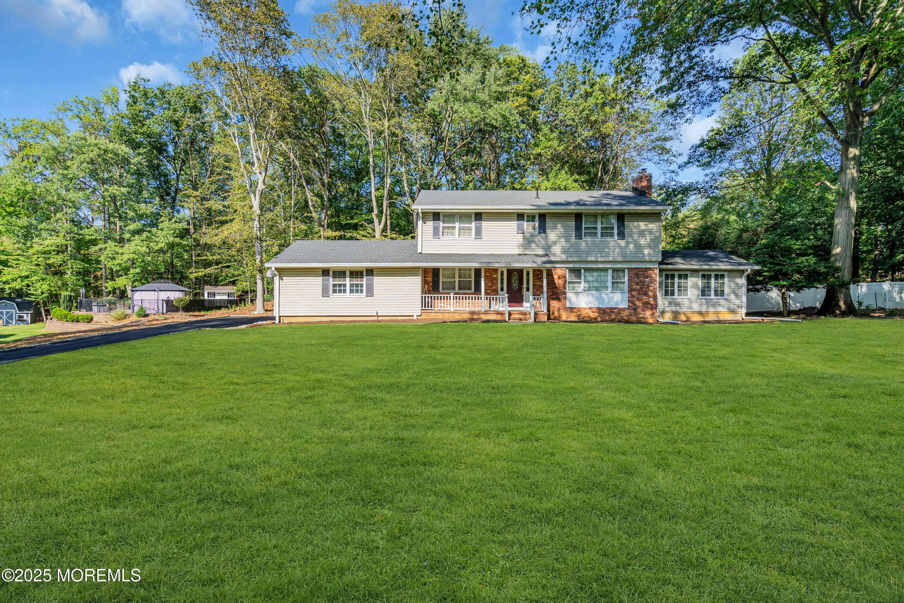 Holmdel, NJ 07733,4 E Parkway Place