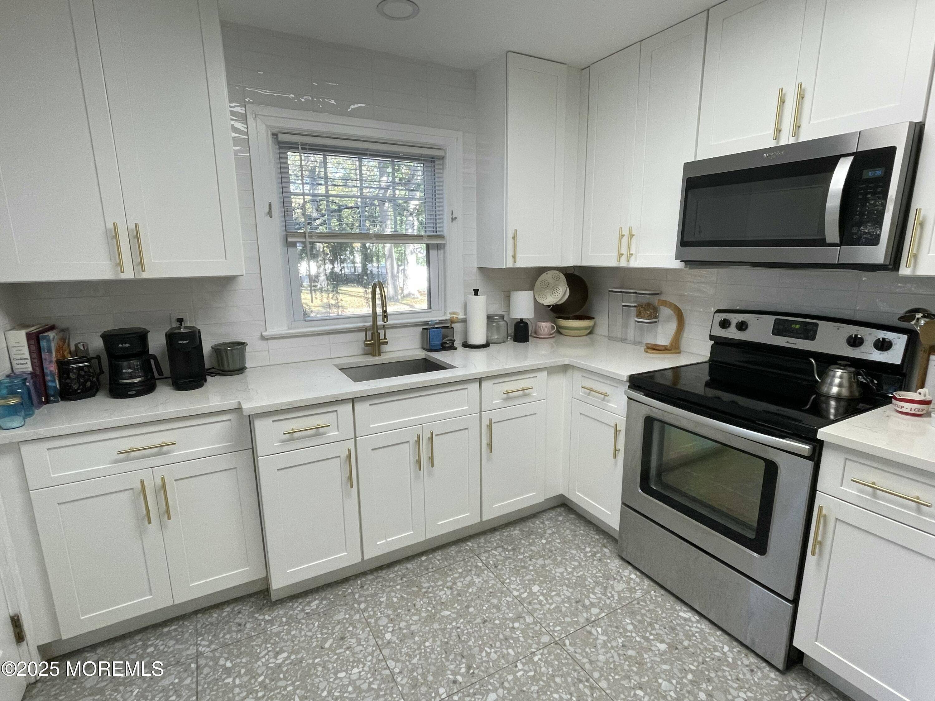 Oakhurst, NJ 07755,432 Wells Avenue