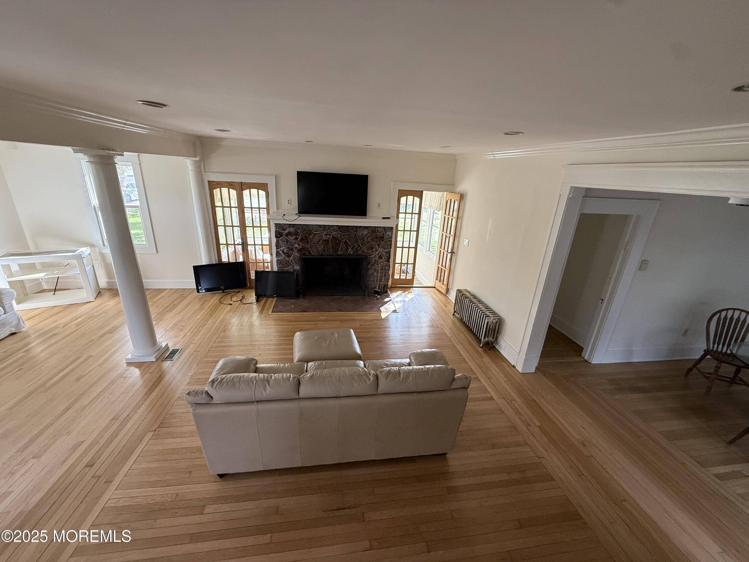 Oakhurst, NJ 07755,210 N Lincoln Avenue #winter 26