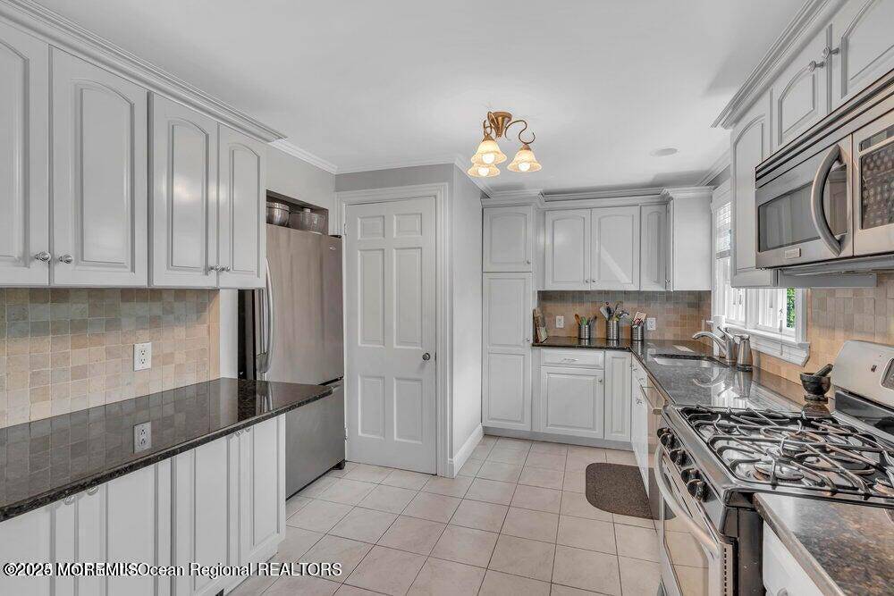 Oakhurst, NJ 07755,206 S Lincoln Avenue