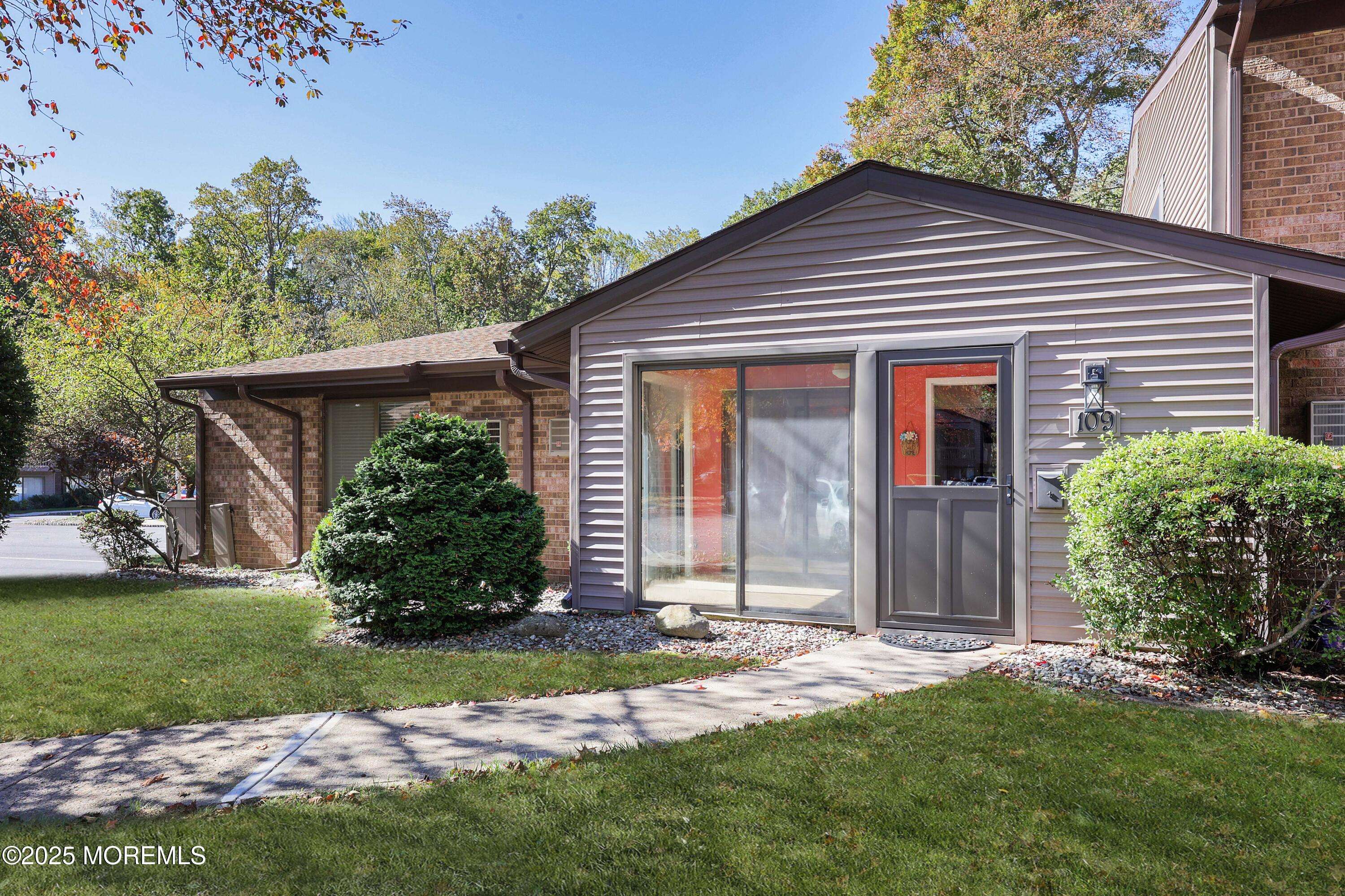 Red Bank, NJ 07701,109 Lexington Court