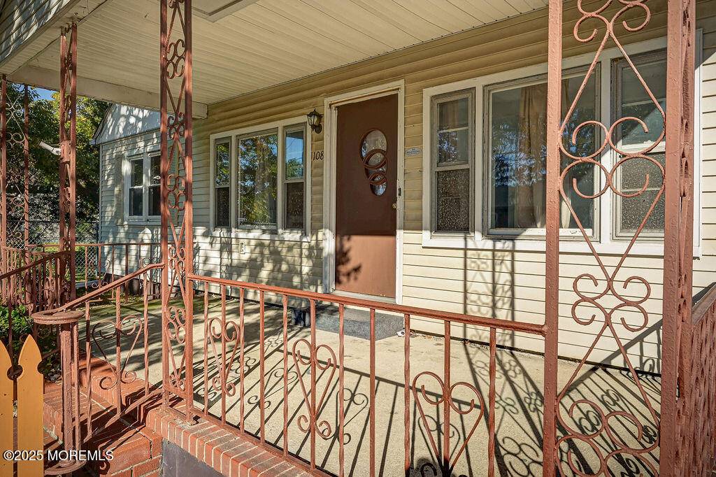 Keyport, NJ 07735,108 W Concourse