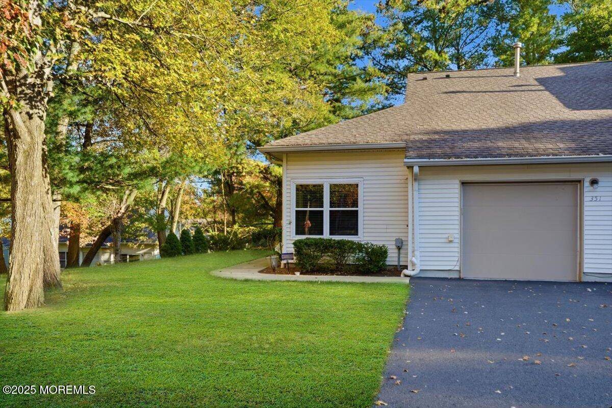 Englishtown, NJ 07726,351 Sunshine Court