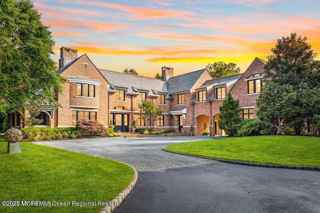 Rumson, NJ 07760,18 Sheraton Lane