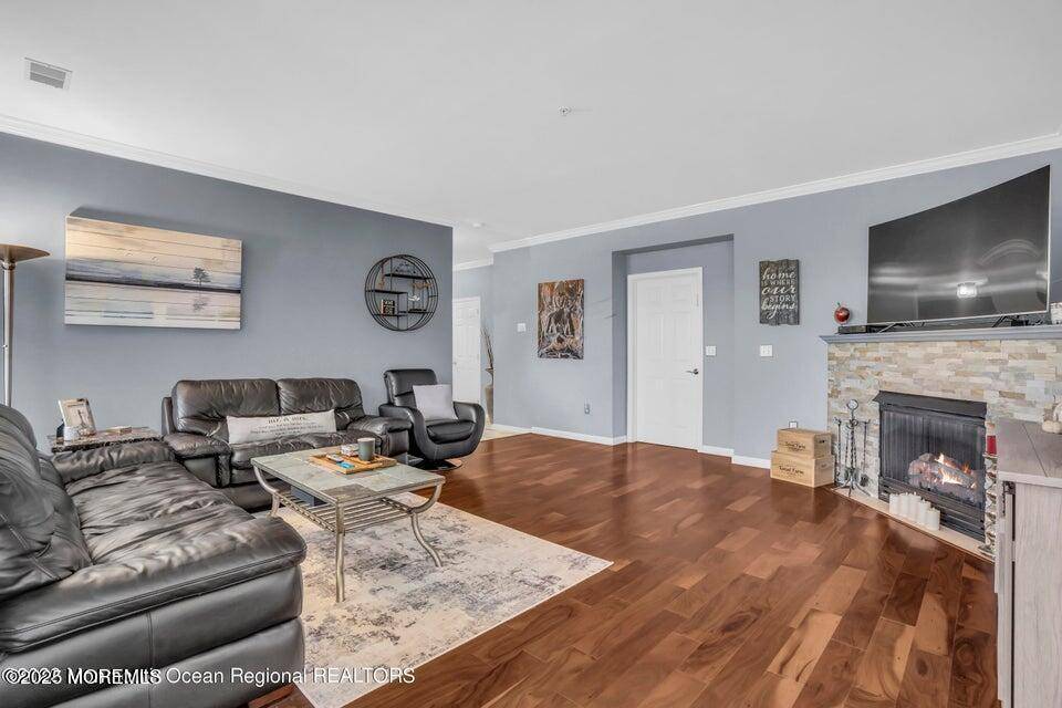 Manalapan, NJ 07726,410 Saint Andrews Place