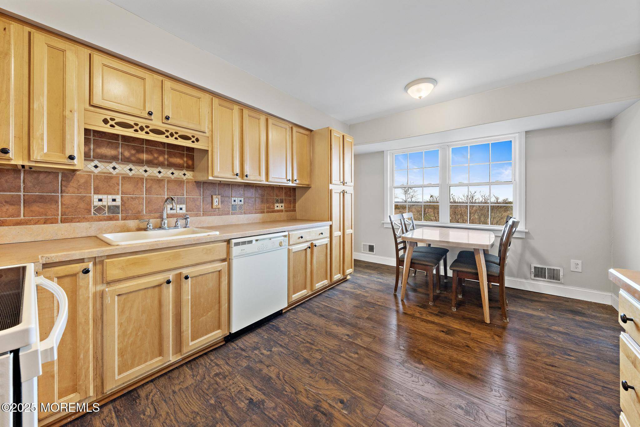 Keansburg, NJ 07734,98 Beachway Avenue #13