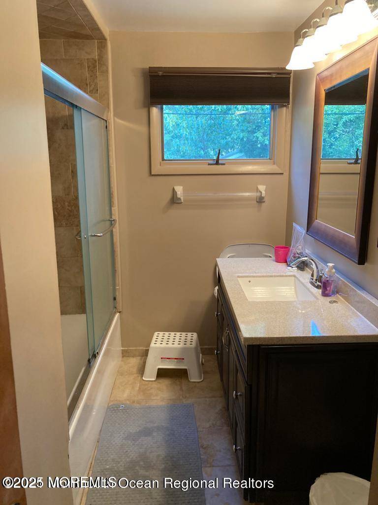 Oakhurst, NJ 07755,2 Lloyd Place