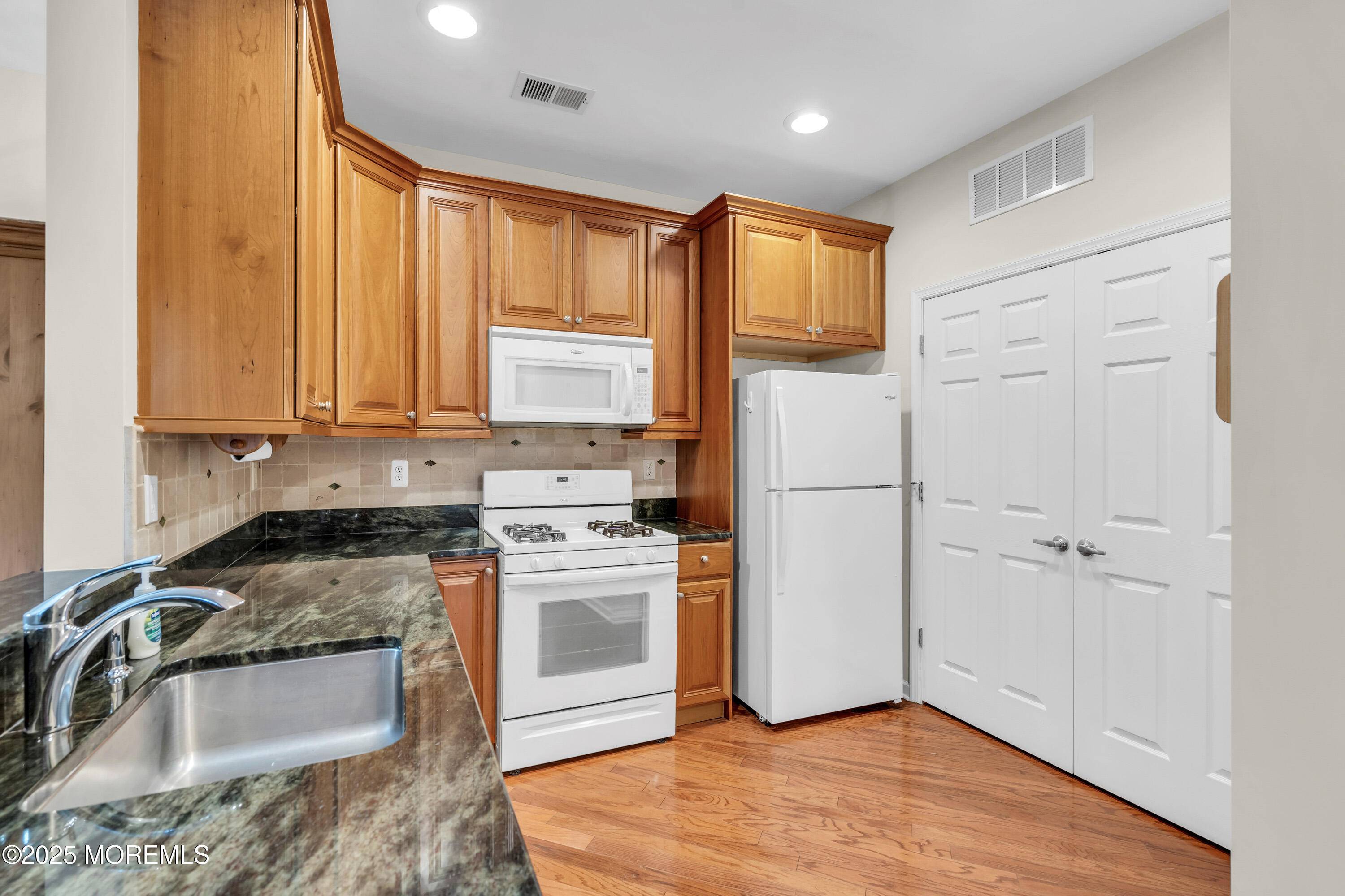 Lakewood, NJ 08701,516 Sophee Lane