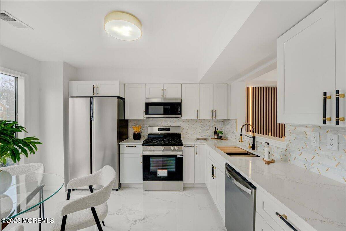 Morganville, NJ 07751,34 Portland Place