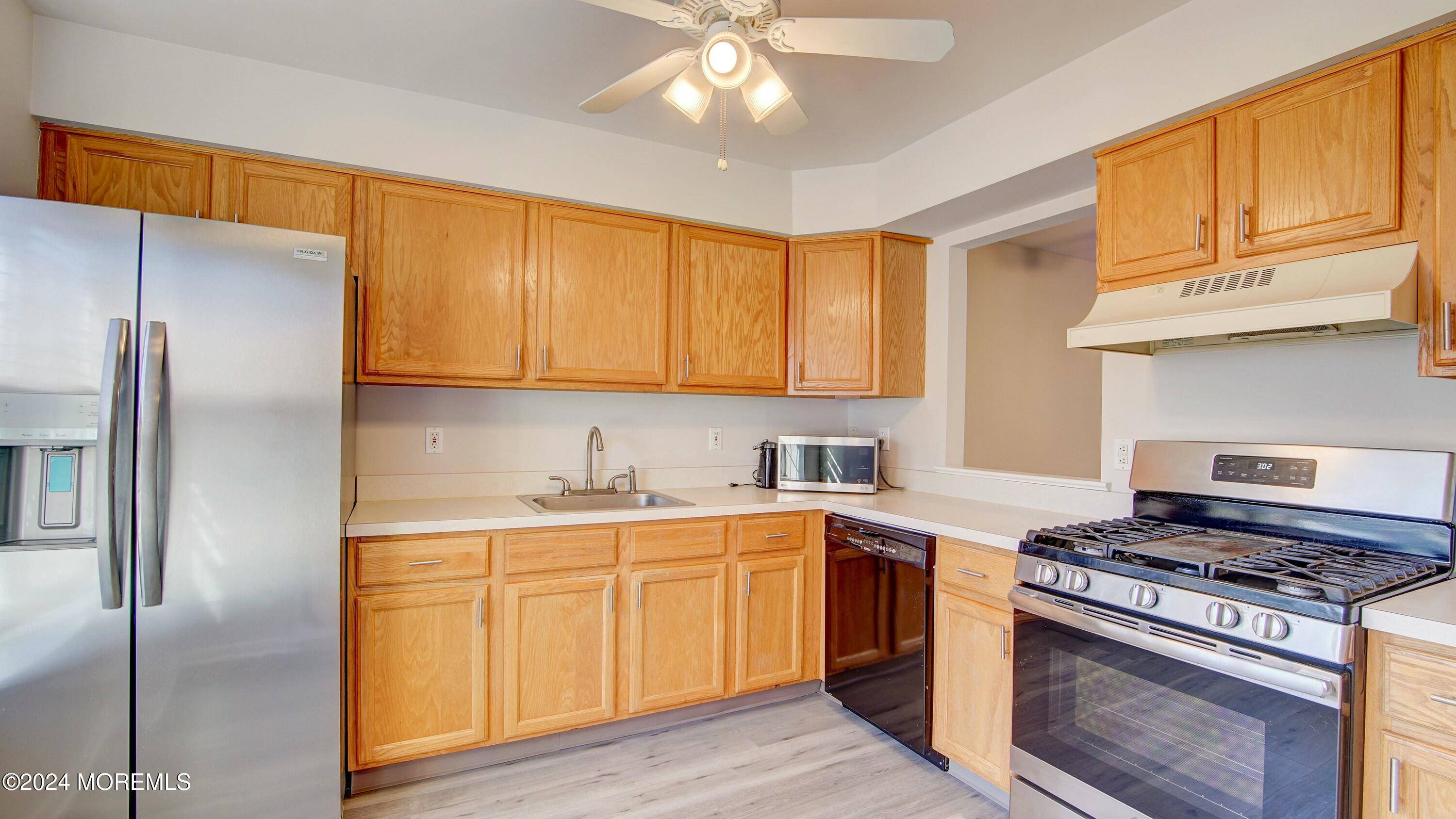 Freehold, NJ 07728,27 Haverford Court #7