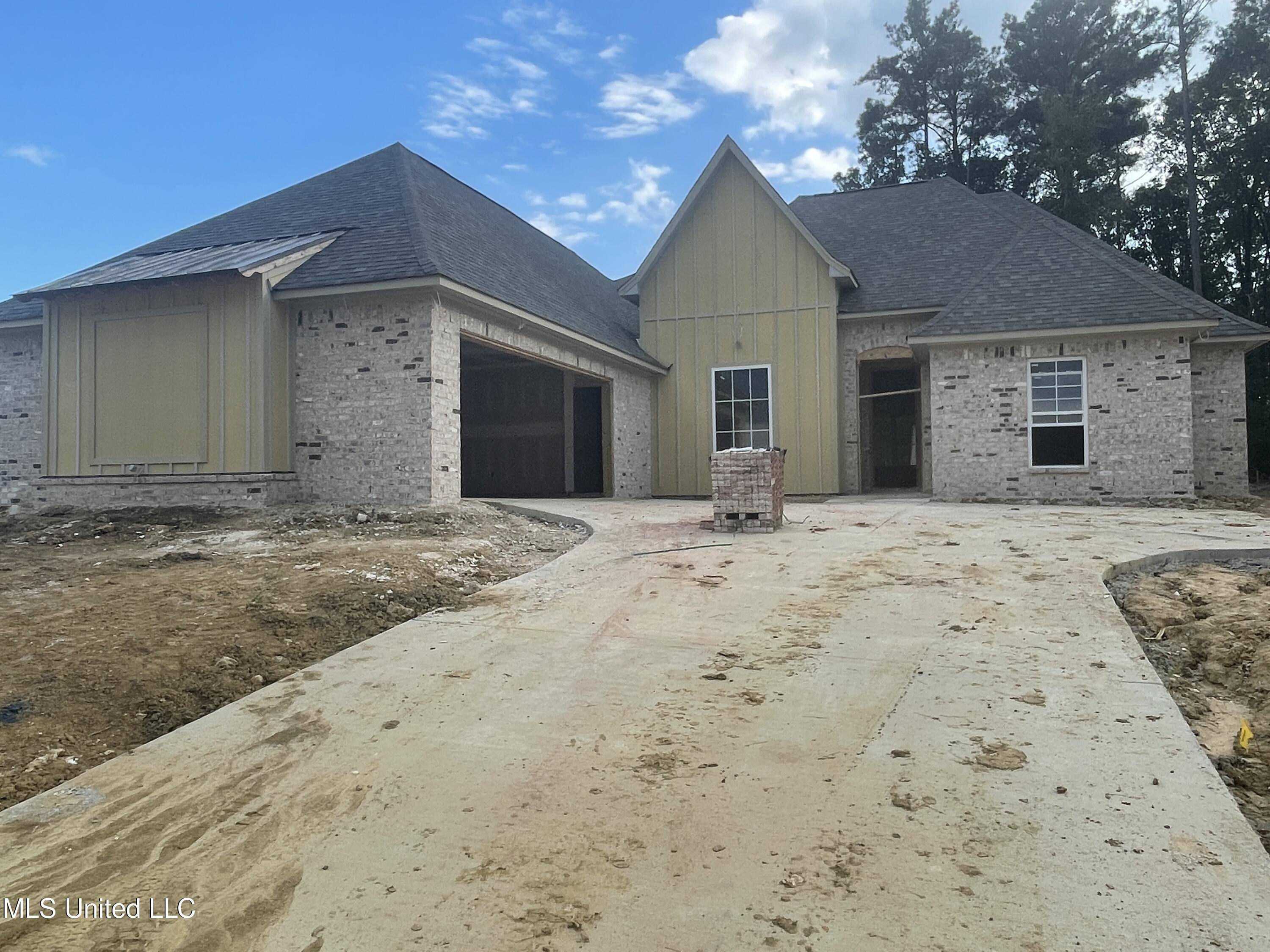 Brandon, MS 39047,254 Reservoir Way