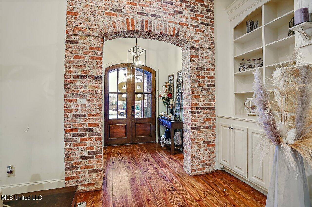 Brandon, MS 39047,402 Deer Hollow