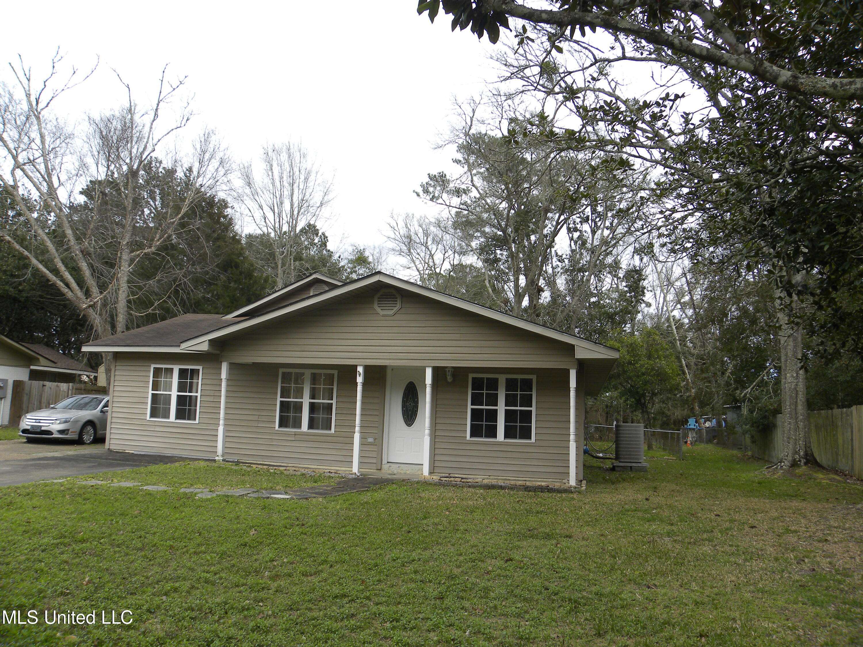 Ocean Springs, MS 39564,110 Arbor Vista Drive