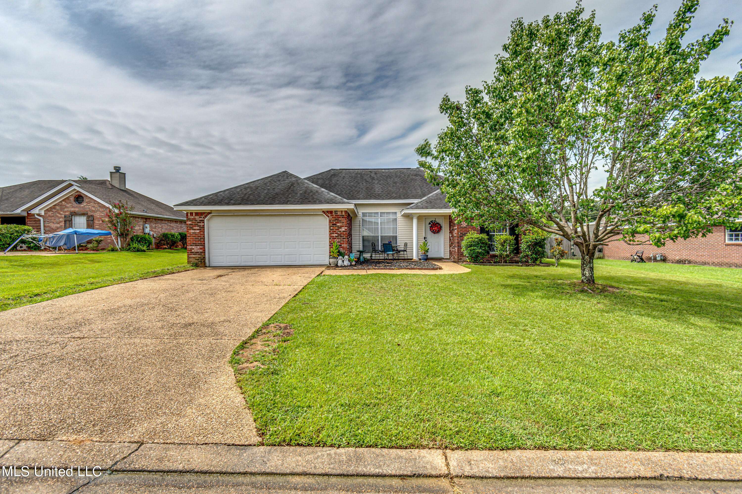 Pearl, MS 39208,217 White Oak Place