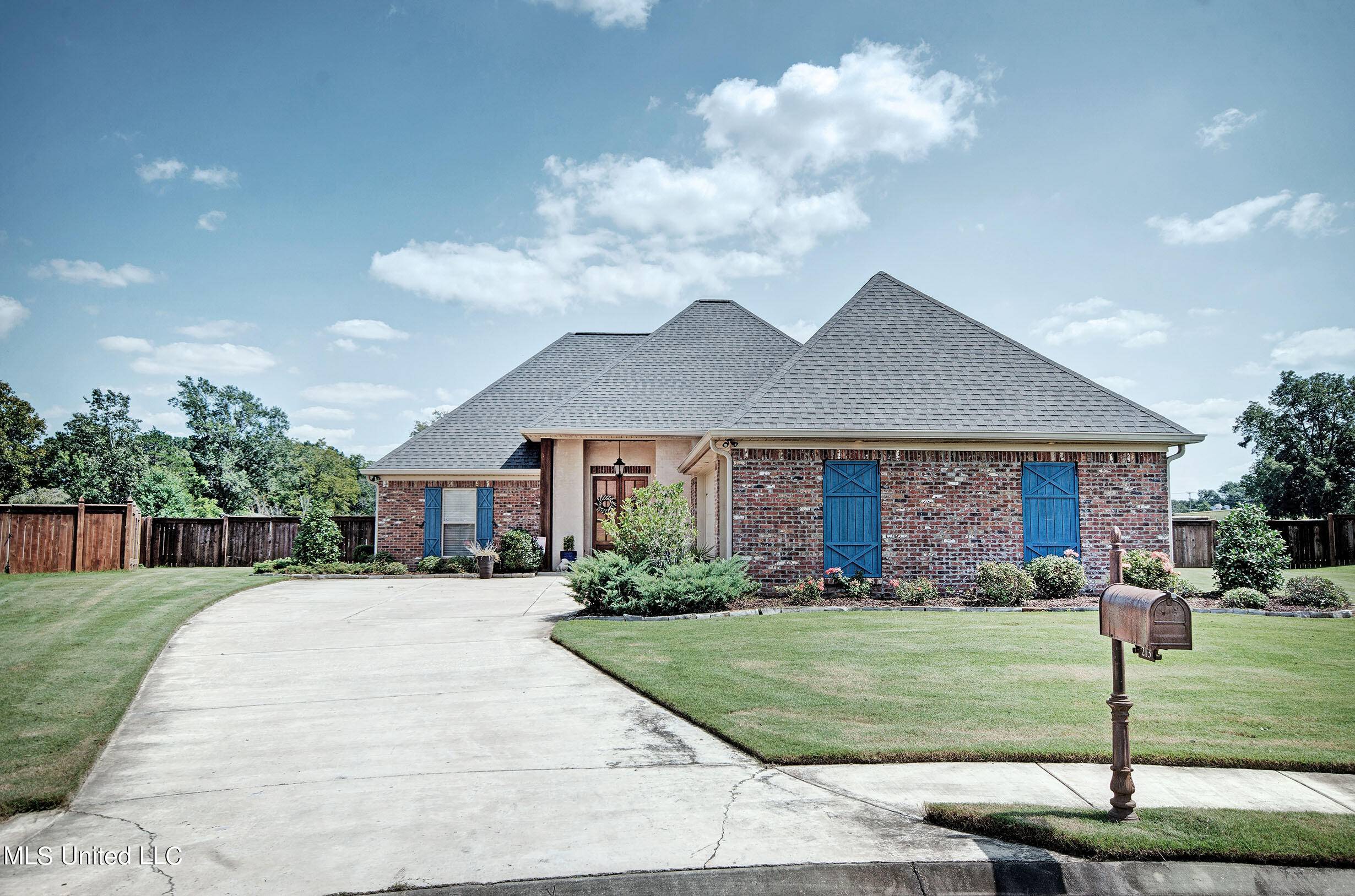 Flowood, MS 39232,213 Duchess Court