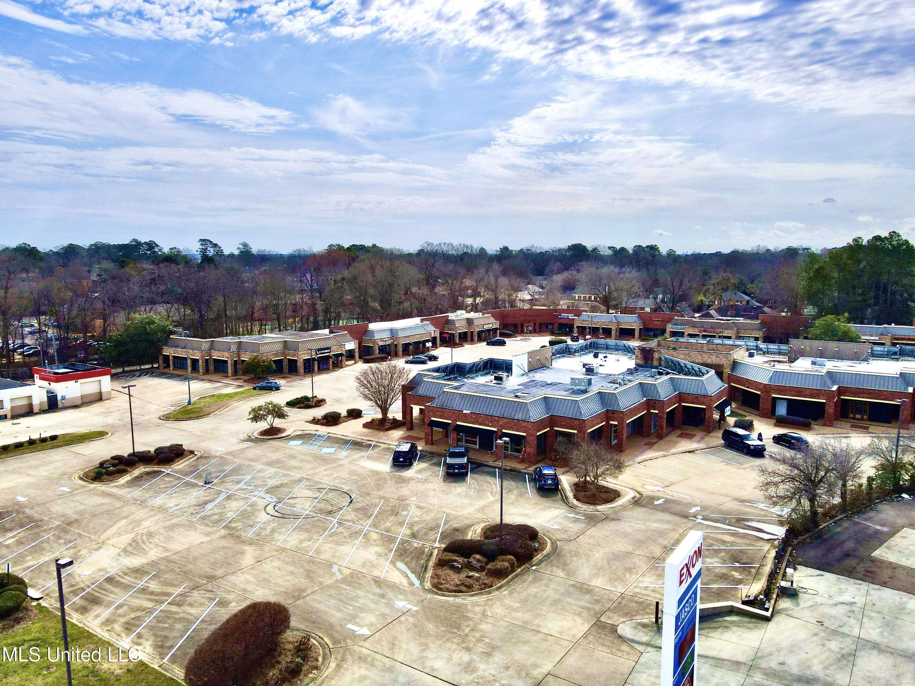 Jackson, MS 39211,1625 E County Line Road #100