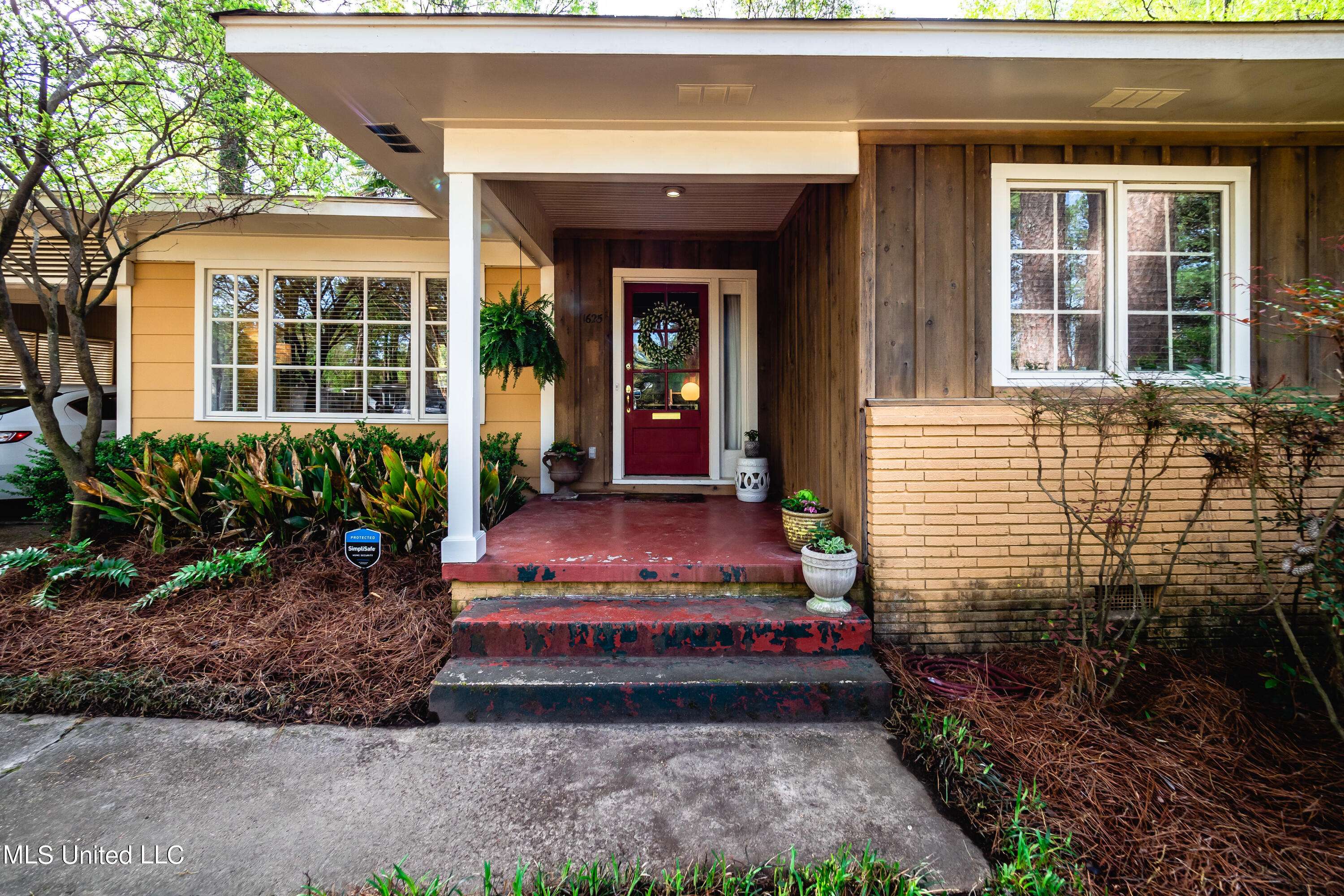 Jackson, MS 39211,1625 Norwich Avenue