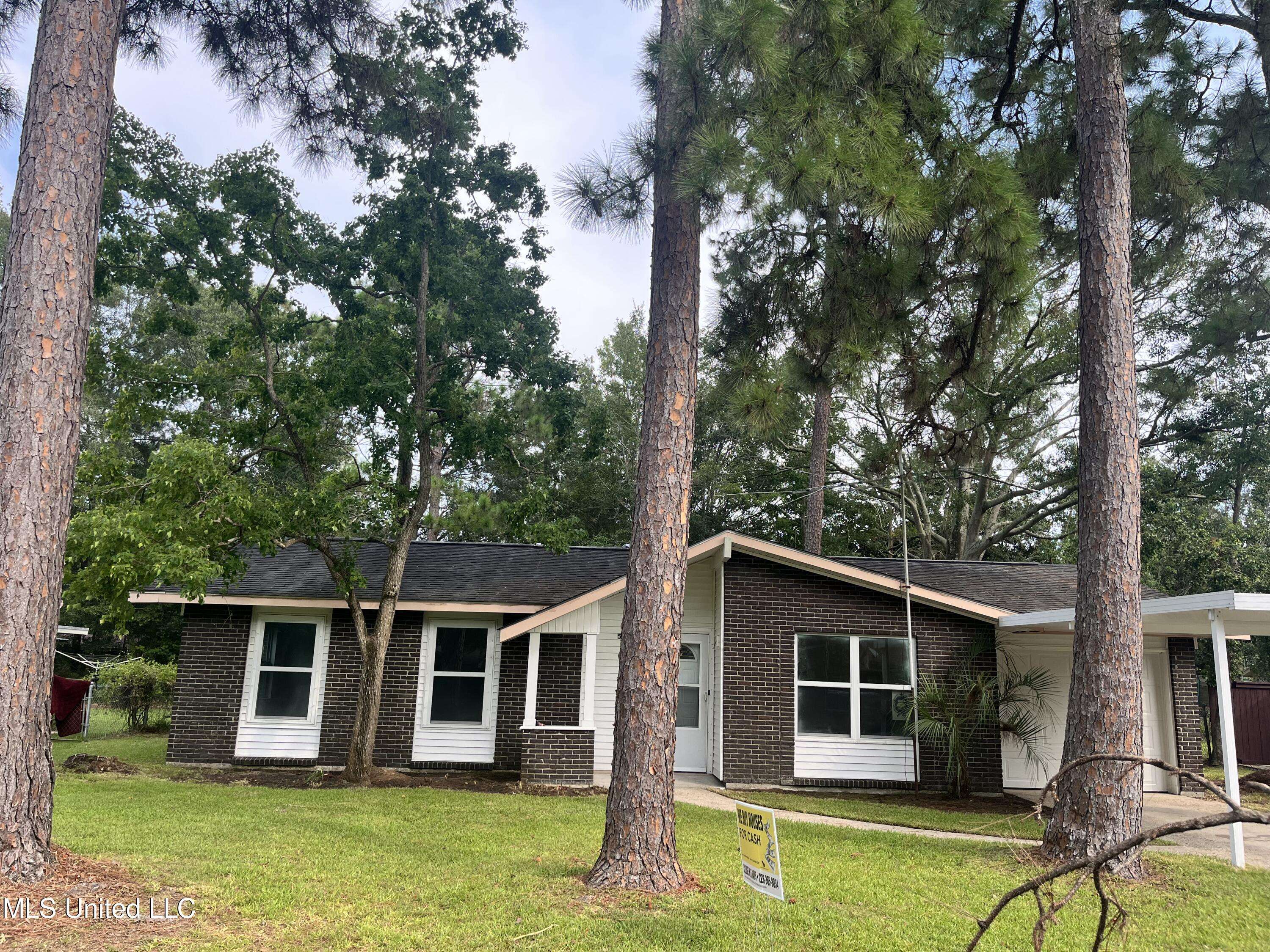 Pascagoula, MS 39581,5206 Little John Street