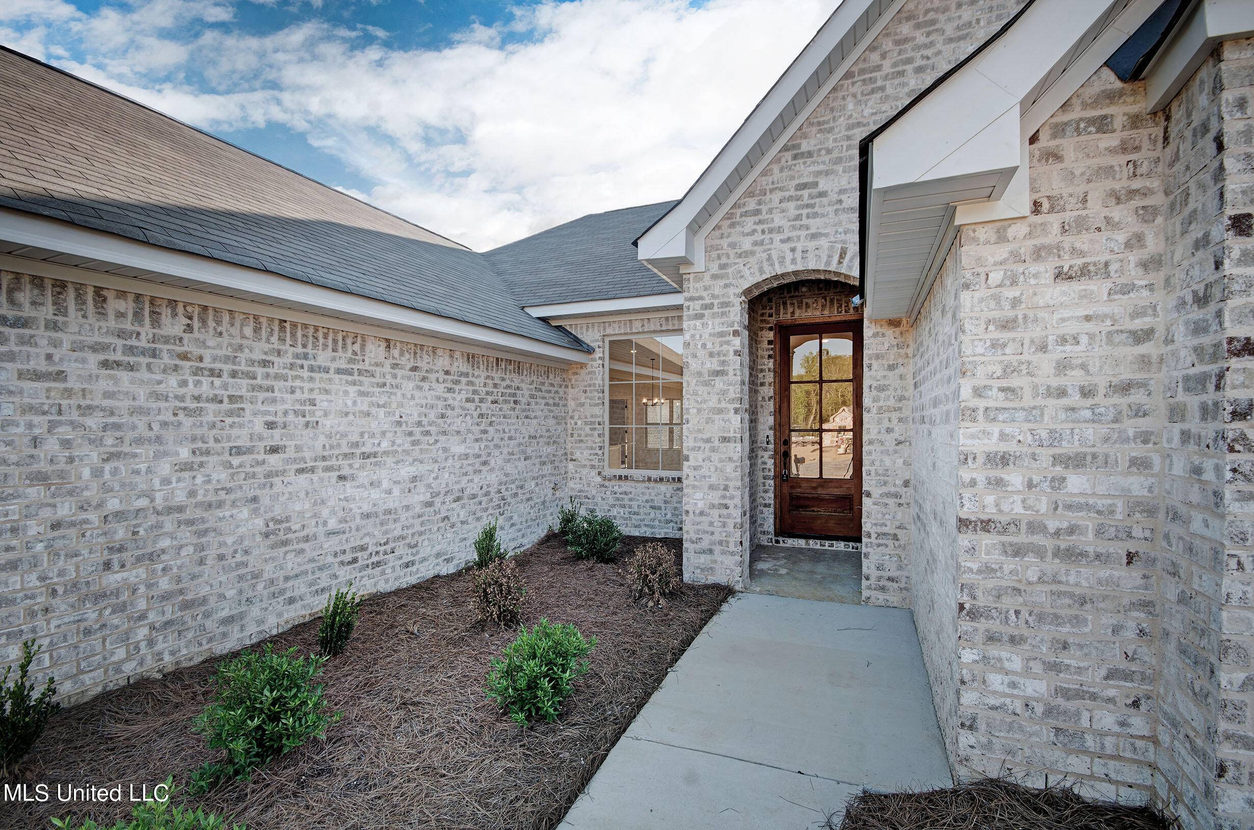 Pearl, MS 39208,811 Silver Pointe