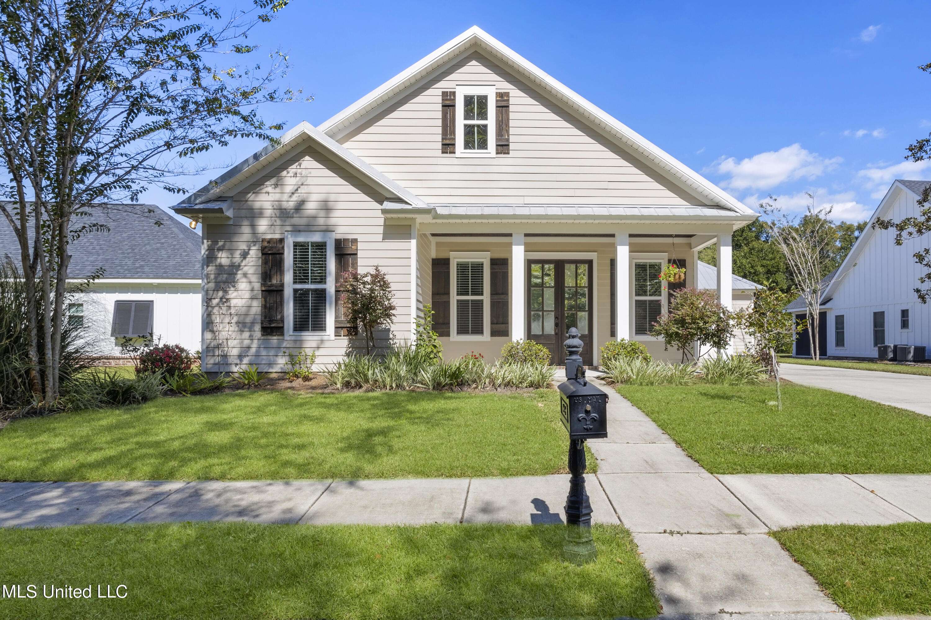 Ocean Springs, MS 39564,122 Heron Park Place