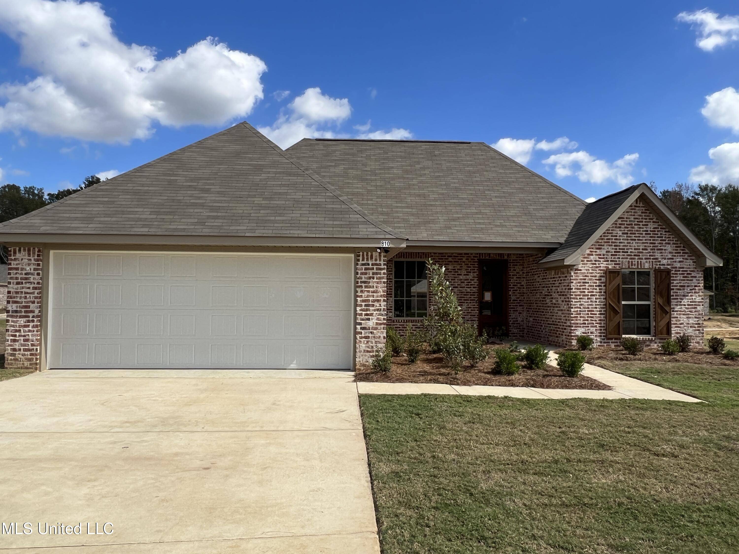 Pearl, MS 39208,810 Silver Pointe