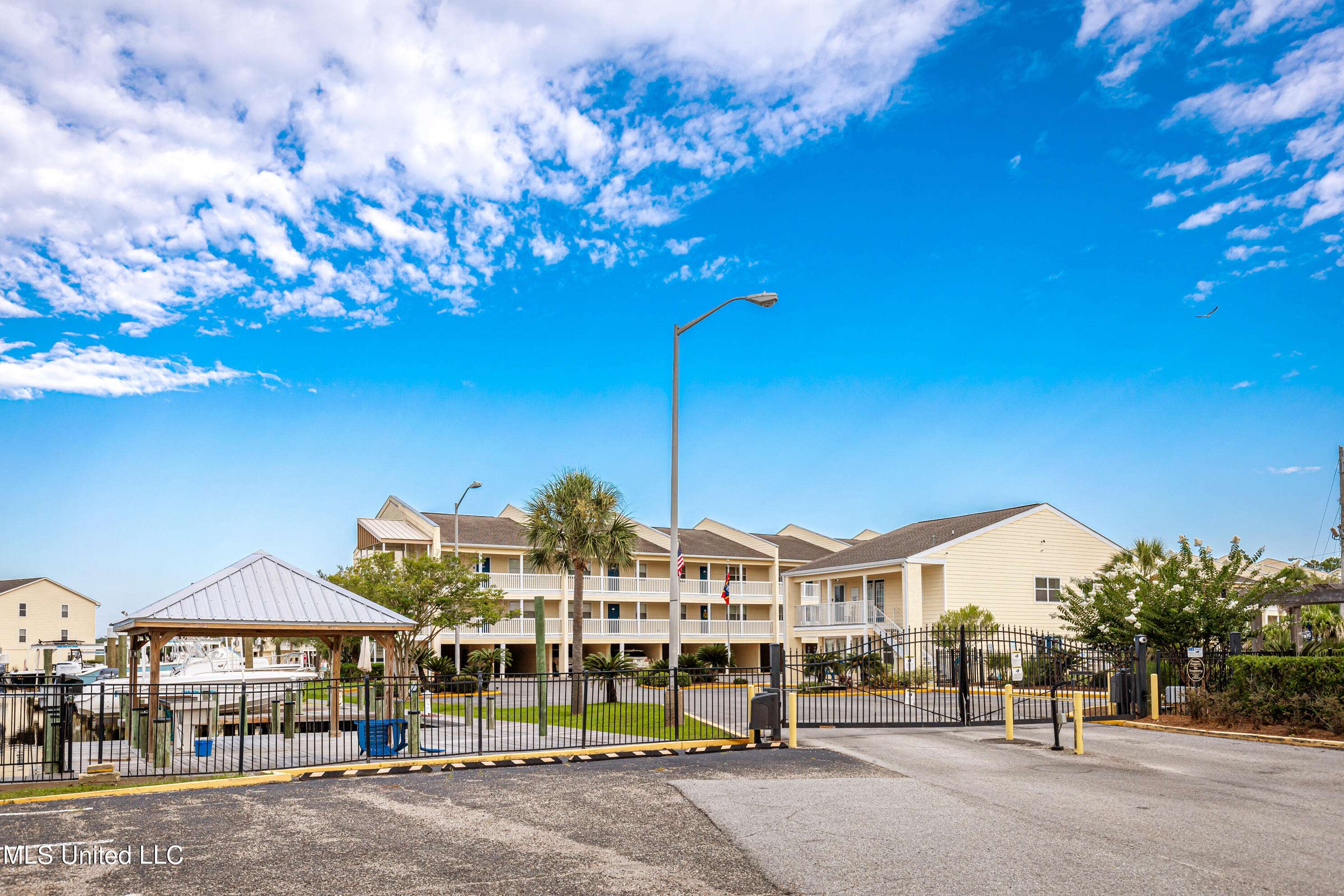 Ocean Springs, MS 39564,2421 Beachview Drive #H01