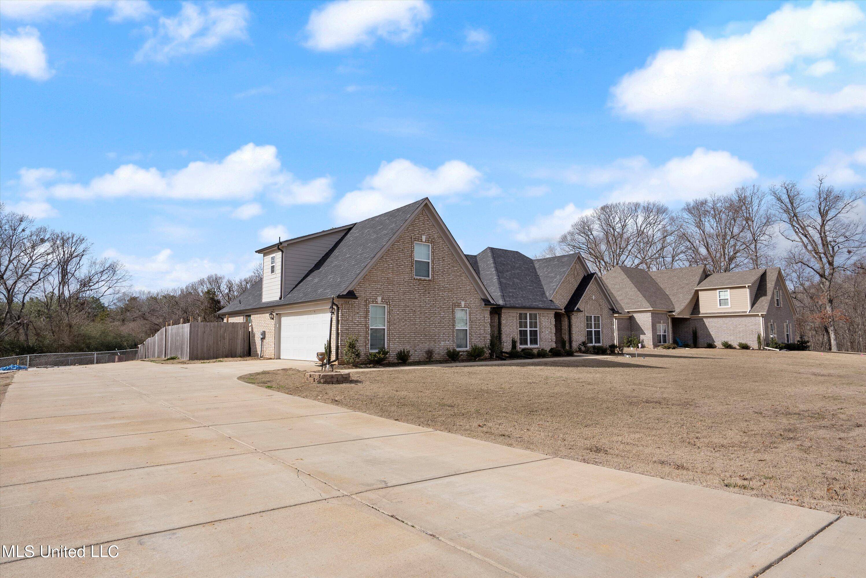 Coldwater, MS 38618,104 Oak Manor Drive