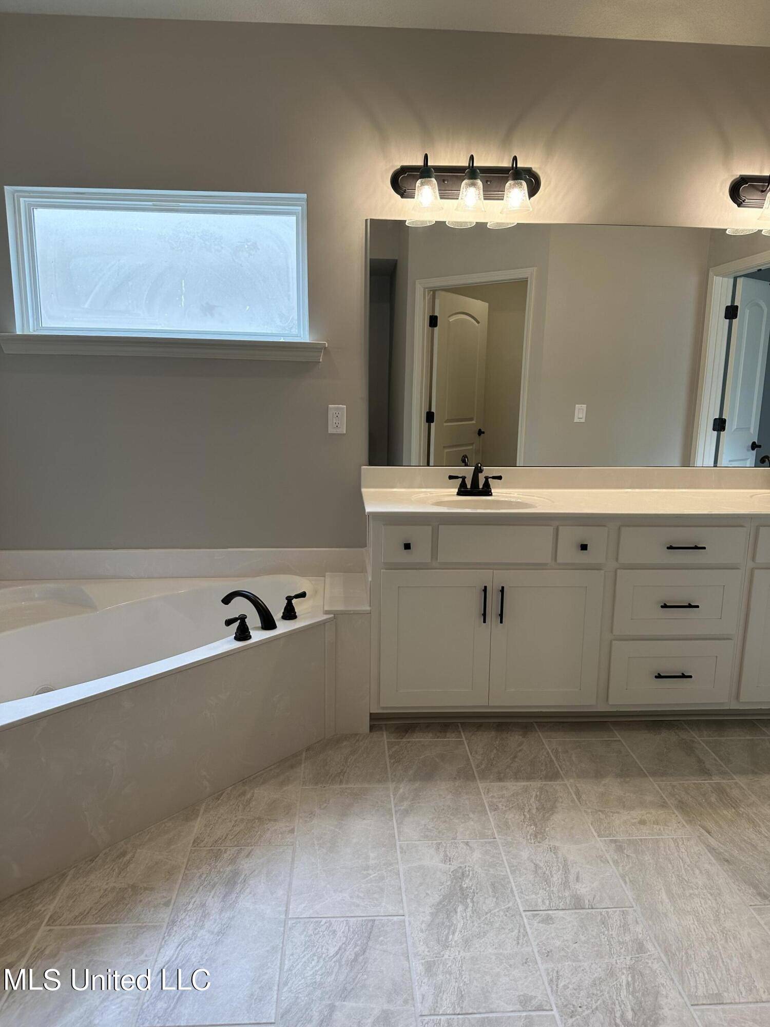 Southaven, MS 38671,308 Flower Garden Drive Drive