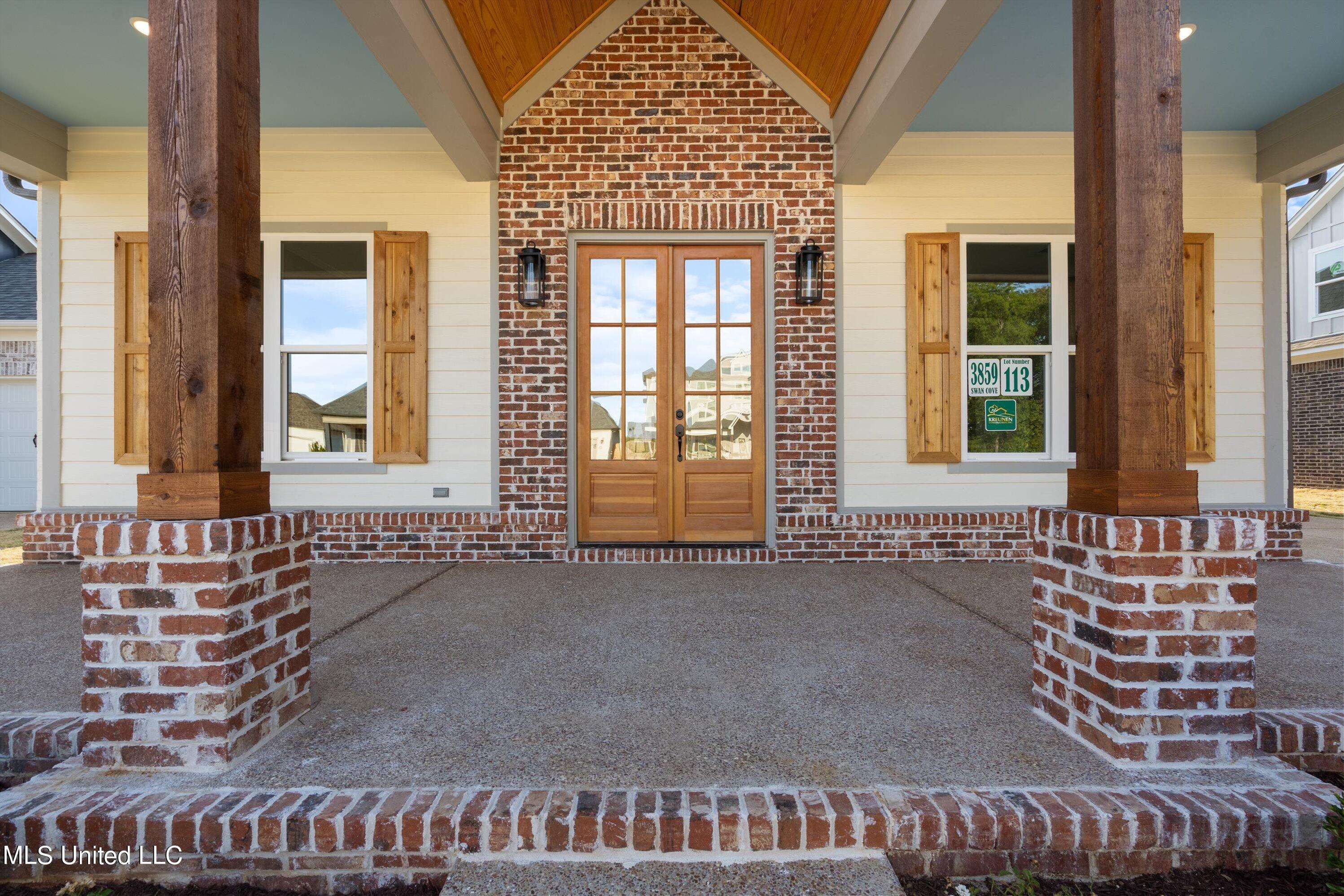 Hernando, MS 38632,3859 Swan Cove