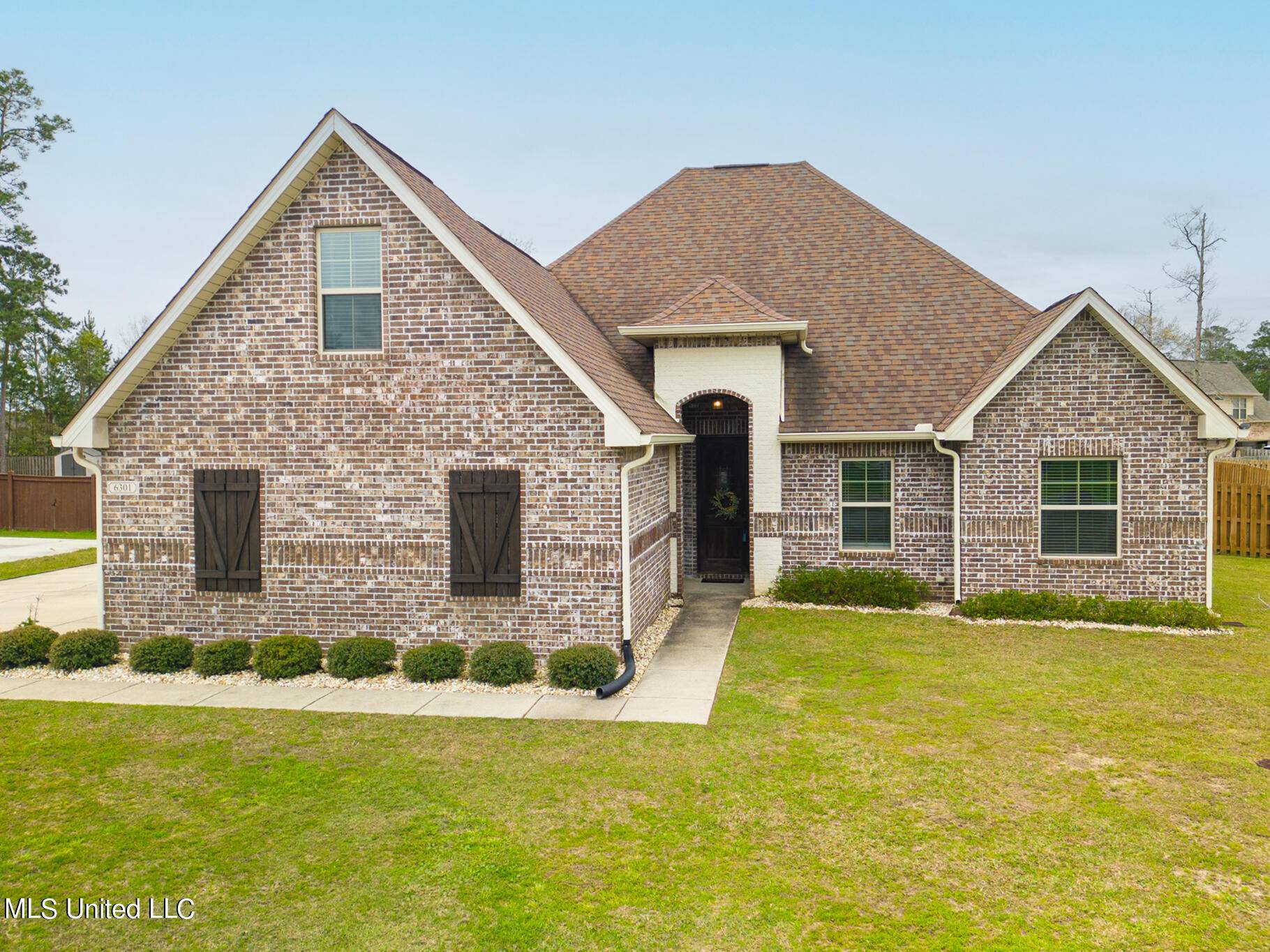 Ocean Springs, MS 39564,6301 Palmetto Pointe Drive Drive
