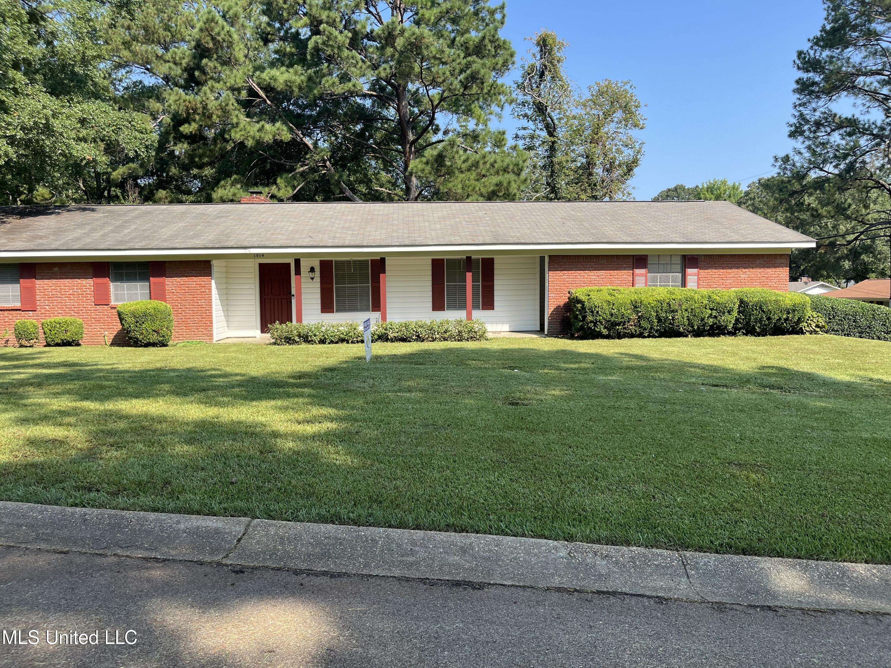 Clinton, MS 39056,1014 Laurelwood Drive